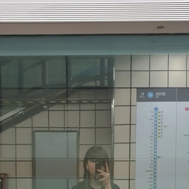 BLUE. on Instagram: "#광고 스탠다드에러 , IRT158 [컴팩트얀] 엔자임 워싱 스탠다드에러 미니 로고 반팔티입니다 👕 고품질 원단을 이용하여 국내 자체 제작된 면100%의 질 좋은 티셔츠임다 잔털이