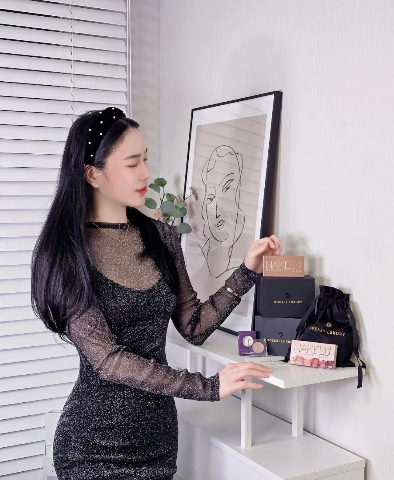 #광고

기다리고 기다리던
#쿠팡 #로켓럭셔리 럭셔리 뷰티 페스타 시작💜

좋은 가격에 올라오면 사려고 벼르고 있던
#어반디케이 네이키드 3 미니 아이섀도우 팔레트랑
어반디케이 24/7 문더스트 아이섀도 스페이스 카우보이 
구매했어요!

백화점에 가지 않아도 
이렇게 모바일로 간편하게 주문할 수 있는데다
고급스러운 패키징으로 선물하기에도 좋아요
빠른 배송이 장점인 쿠팡 답게 하루만에 도착!
급하게 선물해야할 때도 이만한게 없겠쥬?

어반디케이는 워낙 제품력이 좋아서 애정하는 브랜드인데
합리적인 가격으로 살 수 있어서 
조만간 메이크업 세팅 스프레이도 구매할까 싶어요
어반디케이뿐만 아니라 비오템과 설화수, 오휘, 헤라,
바비브라운, 크리니크, 빌리프, 시세이도, 더후 등
다양한 명품브랜드 화장품을 만날 수 있는데요
쿠팡에서 정품 인증을 하니 더욱더 든든한 마음이에요

심지어 와우회원이면
로켓럭셔리 구매 금액의 10%가 쿠팡캐시로 적립되니 말모말모
쿠팡의 가장 큰 #뷰티프로모션 #럭셔리뷰티페스타 #럭뷰페
24.04.01 부터 24.04.07까지 진행되니 함께 하자구요💚
해당 기간동안 쿠폰 혜택과 사은품 혜택까지 알차게 받아가세요!
지금 바로 쿠팡에서 럭.뷰.페를 찾아보세요!

#쿠팡뷰티 #선물추천 #뷰티프로모션 #명품화장품
#어반디케이네이키드3미니아이섀도우팔레트
#어반디케이문더스트아이섀도