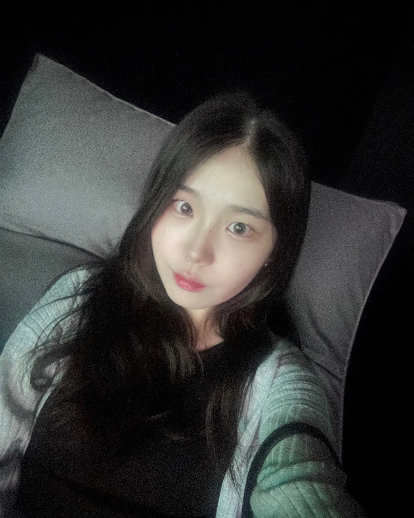 #협찬
<밤낚시>는 자동차의 시선이라는 독특한 요소를 담아낸 러닝타임이 10분 조금 넘는 단편영화인데요!
카메라 각도도 특이하고 손석구 배우의 연기도 몰입도가 좋아서 저는 재밌게 봤습니당!
7월 2일부터 이러한 <밤낚시>의 비하인드 스토리를 현대 모터스튜디오에서 열리는 전시에 방문하시면 만나보실 수 있습니다🖤
미공개 메이킹 필름 상영, 영화 세트장, 비하인드 존, 포토부스 등 영화 미술감독과의 협업으로 영화 세트장을 재현했다구 하더라구요!
영화를 재밌게 본 사람으로써 실제 영화 촬영에 사용된 차량과 소품들 그리고 비하인드 스토리를 볼 수 있어서 전시 또한 꽤나 재밌었습니다😆
또 무료 상영관 앞에서 SNS 인증 시 팝콘을 제공하는 이벤트도 하고 있더라구요!
관심 있으신 분들은 방문하셔서 보시면 좋을 거 같아요🙌🏻

-
#밤낚시 #밤낚시영화 #밤낚시전시 #밤낚시특별전시 #현대자동차 #현대모터스튜디오서울 #현대모터스튜디오고양 #현대모터스튜디오