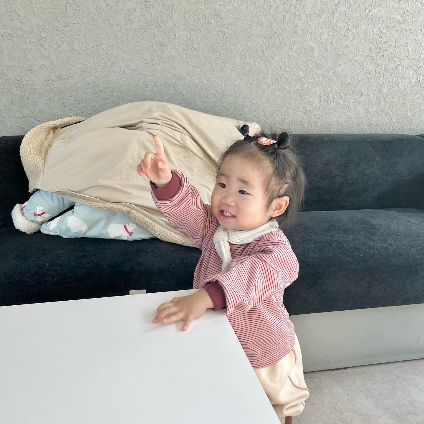 ᴴᵞ⁺⁵⁴¹𖤐ˊ˗

첫 거제도!
거제 놀러간다고 하니 전부 만나러 와준 친구들ᰔᩚ
정신1도 없었지만 입술 하얘질때까지
낮잠도 안자고 불태운 울 하연이
친구들 많이 있어서 기분이 좋았나
하루종일 싱글벙글 울지도 않고! 아예뽀🥰
언제 이렇게 또 컸는가 아가들
올해도 쑥쑥 건강히 자라서
우리 또 보자 친구들아🫶🏻
엄빠들 빠이텡❤️‍🔥
다음번엔 울 다인이도 꼭 같이ᰔᩚ

 ｡⋆ʜᴀʏᴇᴏɴ • 𝟷𝟽ᴍ 𝟽𝟽ᴄᴍ 𝟿.𝟽ᴋɢ ˚ෆ*₊