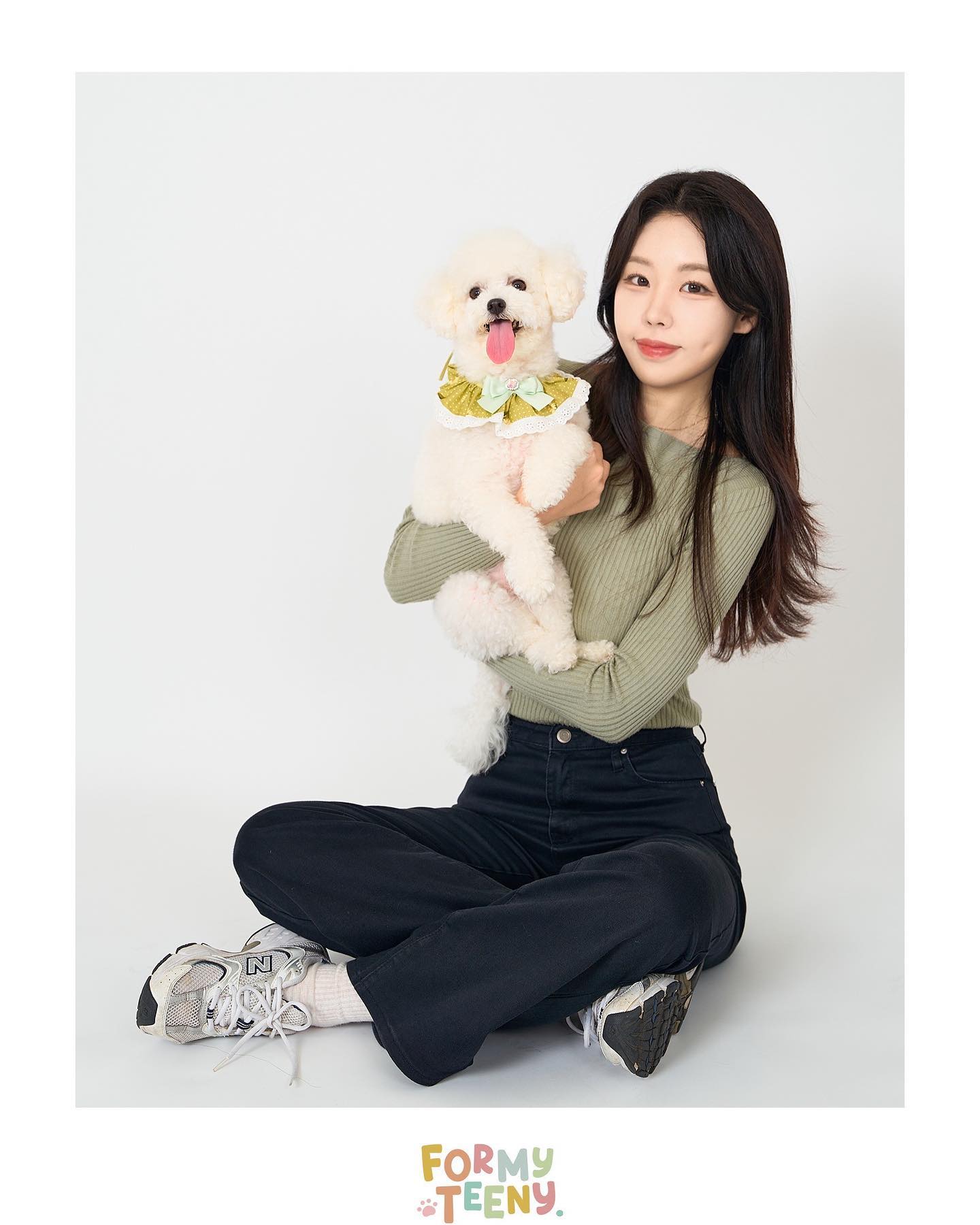 카메라 잘 본다고 칭찬 잔뜩 받고 온 프로 설기
아주 귀야와요. ♥ 🐾 🐶 🐰
왕왕 귀여운 사진 너무 잘 남겨주시고, 키링에 폰 뒤에 넣을 사진까지 가득 챙겨쥬신 천사 작가님 ,, ☁️ 짱,,
추억남기기 완료 🍃🫧🤍💚
#포마이티니