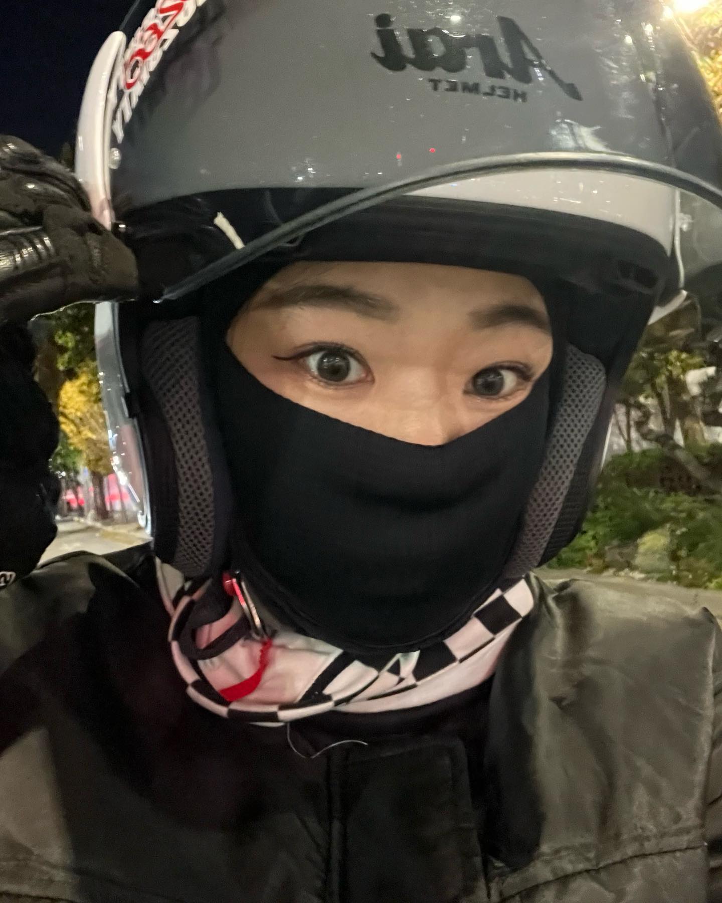 새로산 #아라이헬멧 🩶🏍️
#바라클라바 겨울용이여서 두툼하고 입부분 원단이 다르다 !! 🥹

🥷: accelerando_acl