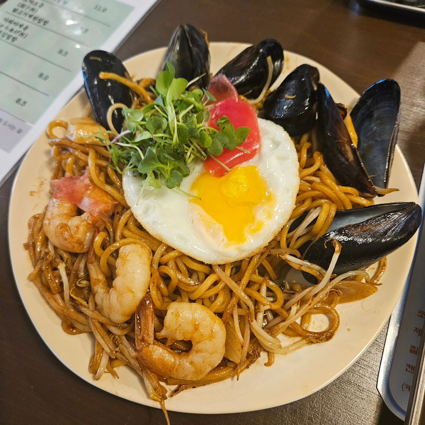 #협찬 

<부평텐동&오므라이스> 

- 부평역 지하상가 맛집
- 일본식 요리 장인 인정🤞
- 진한 국물의 참맛 라멘
- 다양한 일본식 튀김요리 😍
- 점심&저녁으로 맛있게 먹을 수 있는곳
(올스타 텐동 + 헤물야끼 소바)
 
위치:
인천 부평대로 32번길 2 1층
시간 :
11:00 - 20:30
(매주 화요일 휴무)

#문화의거리 #평리단길맛집 #오므라이스 
#텐동 #돈코츠라멘 #소유라멘 #에비텐동 
#규동 #부평텐동 #가라아게동