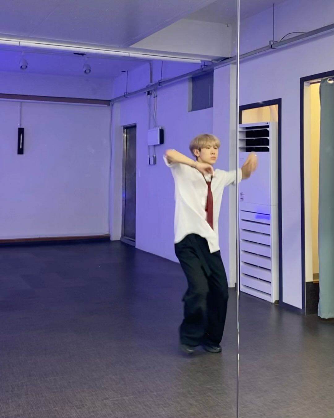 ••🌳🐈🫐

.
.

#학생 #06 
#dance #dancelover #dancelove #dancelife #dancer #dancevideo #waack #waacking #freestyle #waackingdance #좋아요반사 #첫줄 #첫줄좋반 #좋반 #f4f  #follow4follow #like 
#likeforlikes #like4like #ulzzang