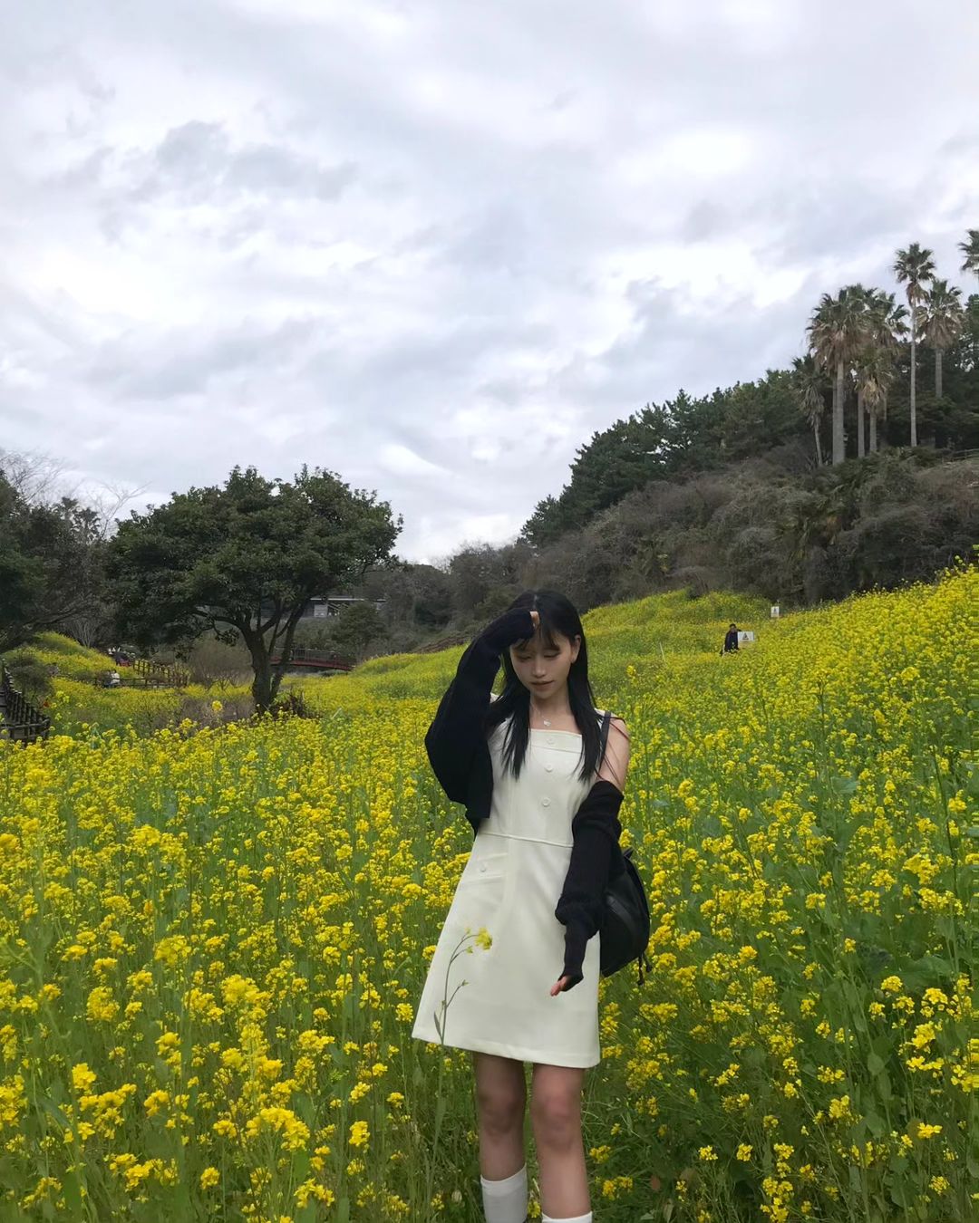 흰 원피스랑 함께했던 제주 여행 🍊 @adaul_official #광고 #제품제공 #ADAUL #어다울 #원피스 #미니원피스 #레이어드 #하객룩 #데이트룩 | Instagram