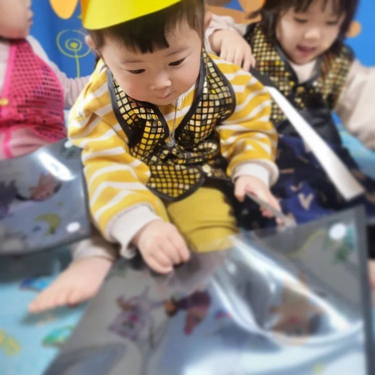 ➕ 🐮 〰️ 👶

이제 어린이집 제일 큰 4살 언니 ☺🧡

#어린이집일상📷 #소띠아기 #4살언니야👧