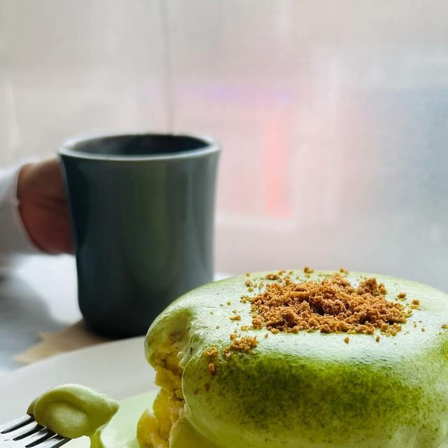 𝕄𝕀𝕂𝕀𝕂𝕆_youtube/beauty/food on Instagram: "#홍대맛집 #디저트그램 #친구스타그램 🤍🥞🤗"