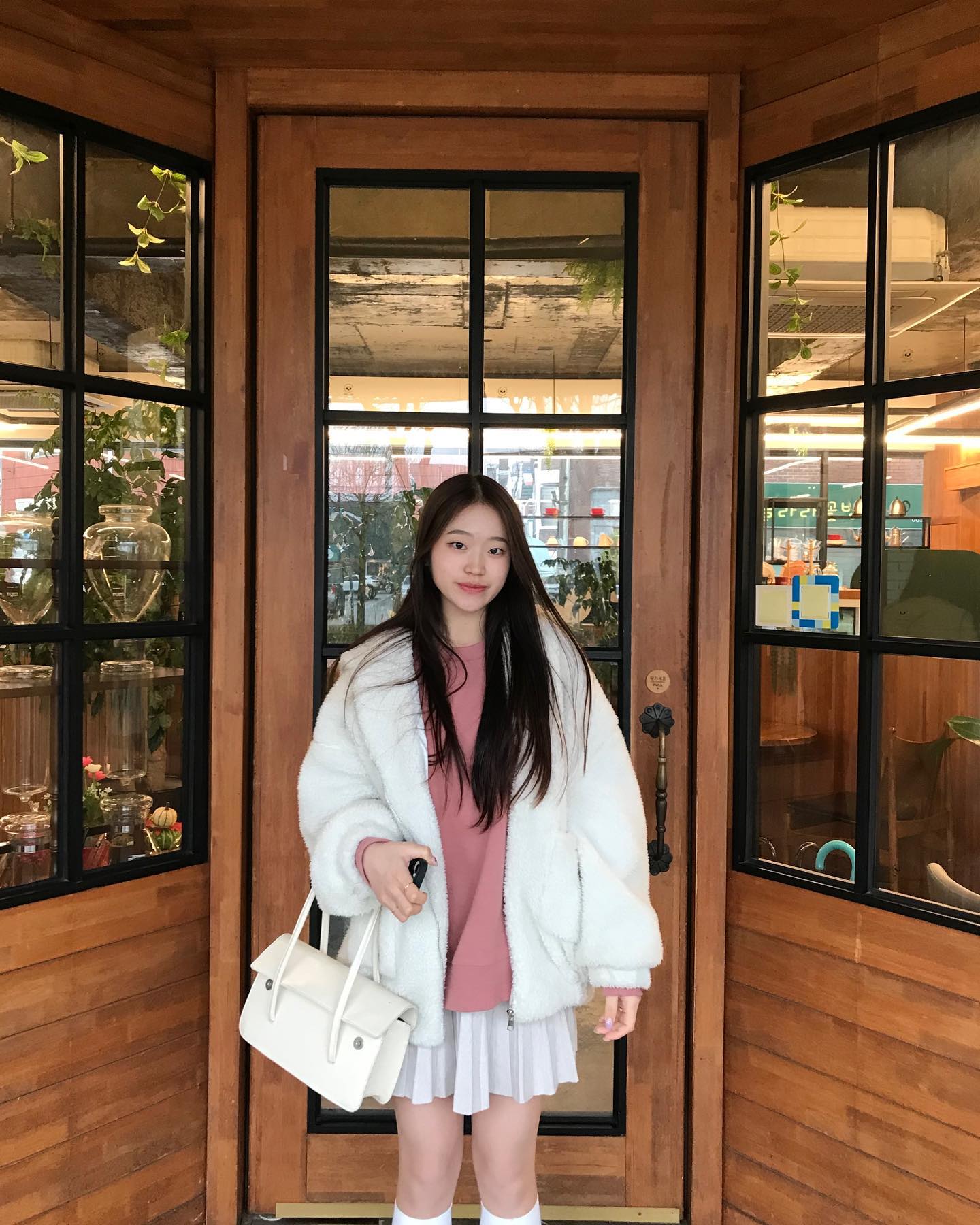 #협찬
jogunshop
조군샵 소프트 이중지 절개 맨투맨〰️

봄에 착용하면 너무나도 더 예쁜 조군샵의 소프트 이중지 절개 인디핑크 맨투맨을 입어봤어요!
봄에 착용하기에 딱 좋은 두께감의 소재감이 완벽하고
무엇보다도 인디핑크 색감이 너무 예쁘지 않나요?
사진으로 봤을 때보다도 실제로 받아 입어보니 더욱 따뜻한 색감의 핑크 컬러감을 지녔더라구요!🩷
봄에 입기 좋은 맨투맨을 찾으시는 분들에게 추천✨ 드려요 :)

#조군샵 #남자맨투맨 #빅사이즈맨투맨 #루즈핏맨투맨 #남녀공용 #맨투맨