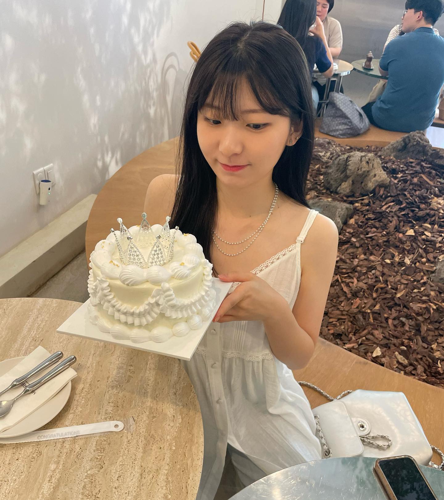 생일에 받은 축하가 용기의 나팔이라 생각하고 세상에 조금 더 발칙하게 굴어볼테야••
축하해 주셔서 감사합니다📯♥️