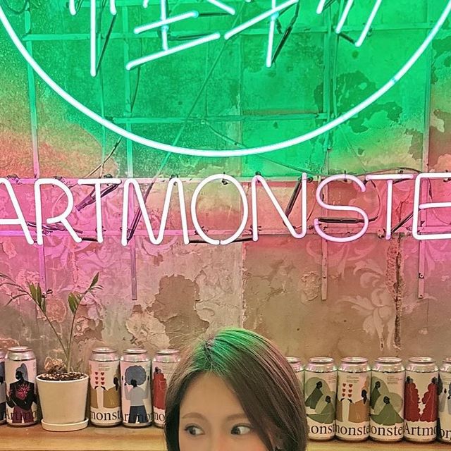  정슭 on Instagram: "#광고 

⠀
#맥덕 주목 ✨
수제맥주장인이 한국에 몇 안된다더니 
을지로 #아트몬스터 에 계셨나봐 🖤
맥주강국의 독일,벨기에 등을 제치고
월드챔피언까지 수상하셨다고 😳
⠀
난 흑맥주는 씁쓸해서 좋아하지 않았는데
겨울시즌만 판매하는 윈터킹덤은 달달해서 
매콤한 안주랑도 찰떡궁합 😛
(단짠의 정석👍 )
⠀
퇴근 후 #을지로3가 아트몬스터에서
나랑 스트레스 날려볼사람 🙋🏻‍♀️
⠀
⠀
⠀
⠀
알코올은 발암물질로 지나친 음주는 간암, 위암을 일으킵니다. 
임신 중 음주는 기형아 출생 위험을 높입니다."