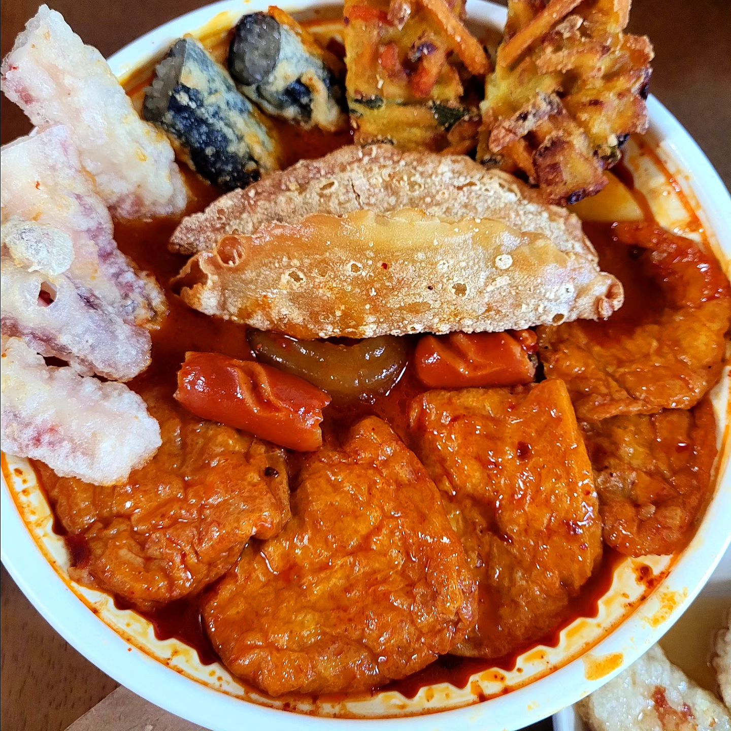 호불호가 갈린다는 마라 엽떡 도전‼️
꿔바로우는 생각보다 너무 괜찮아서 놀랐어요👀
여럿이서 파티할 때 주문해도 좋을듯싶어요
저는 마라엽떡 매우 호 입니다˙ᵕ˙
드셔보신 분들은 다들 어떠셨나요?