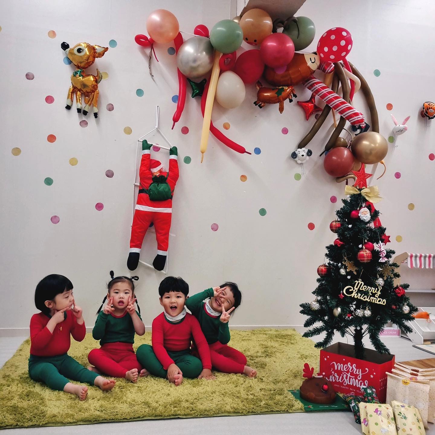 세살인생.. 우리우정 포에버..🎄🎅🏻♥️
성탄의 기쁨을 함께 나눌수있는 친구들이 있어 참 좋다.