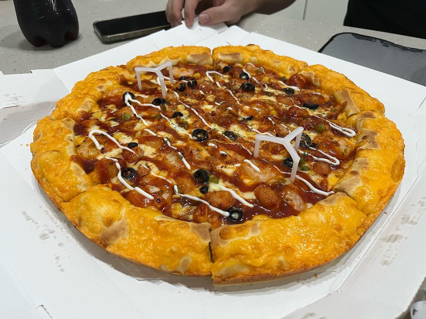 -
내가 젤 좋아하는 피자 🥹 치킨 좋아하고, 새우 좋아하고, 매콤한거 좋아한다면 무조건 #반올림 #핫치킨쉬림프피자 를 먹어줘야 한다! 테두리는 고구마로 해서 한 조각도 남김이 없어야햇!🔥

#반올림피자샵 #반올림피자추천 #피자맛집 #피자맛집추천 #매콤한피자 #치킨피자 #새우피자 #최애피자
