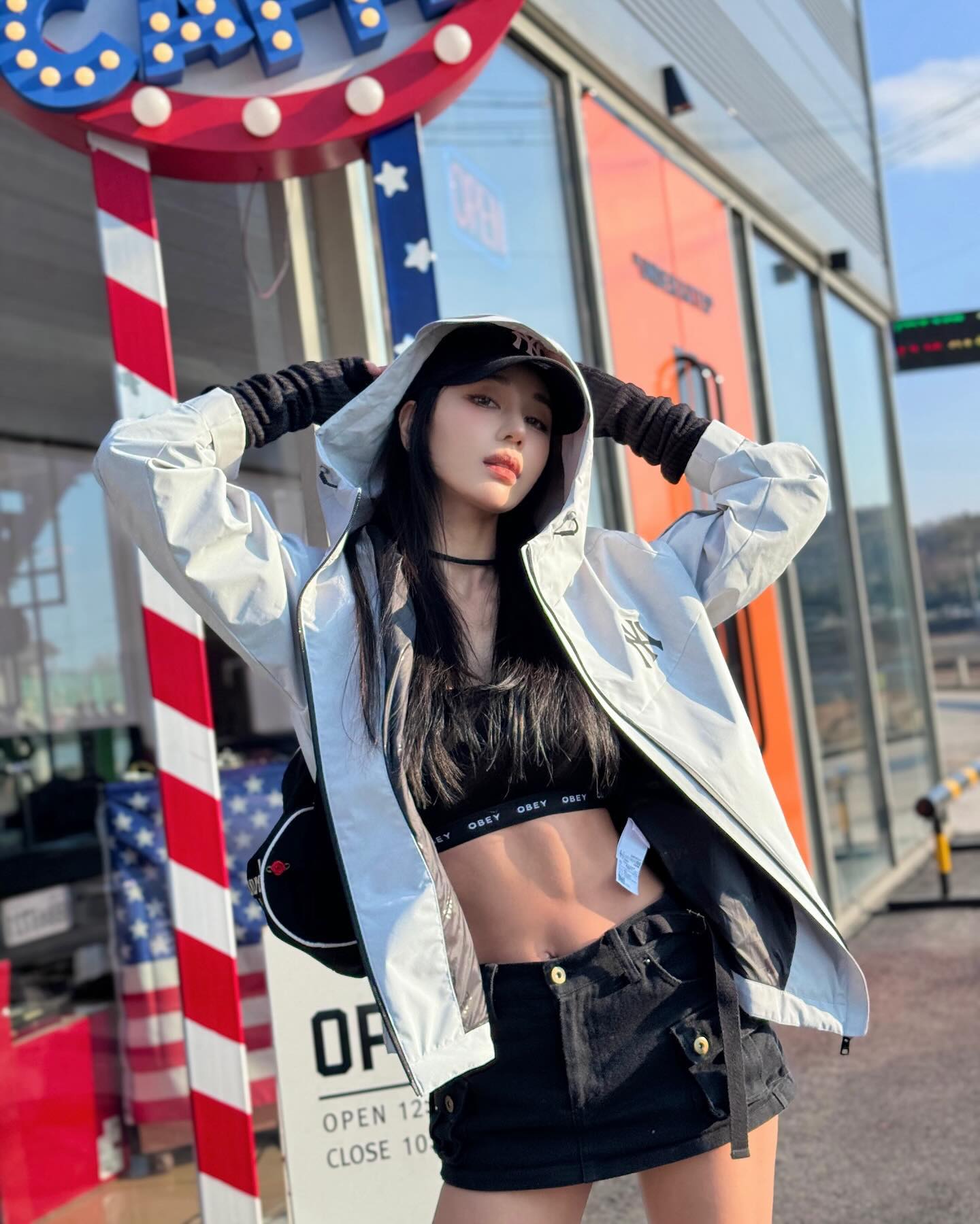 #유료광고 바람막이 간지 오라~~~~~이😝
오랜만에 멀리 외출했더니 기분죠앙☺️

#MLBKOREA #MLBCREW #MLB바람막이 #MLB모자 #MLB볼캡 #MLBCAP #고프코어 #고프코어룩 #바람막이