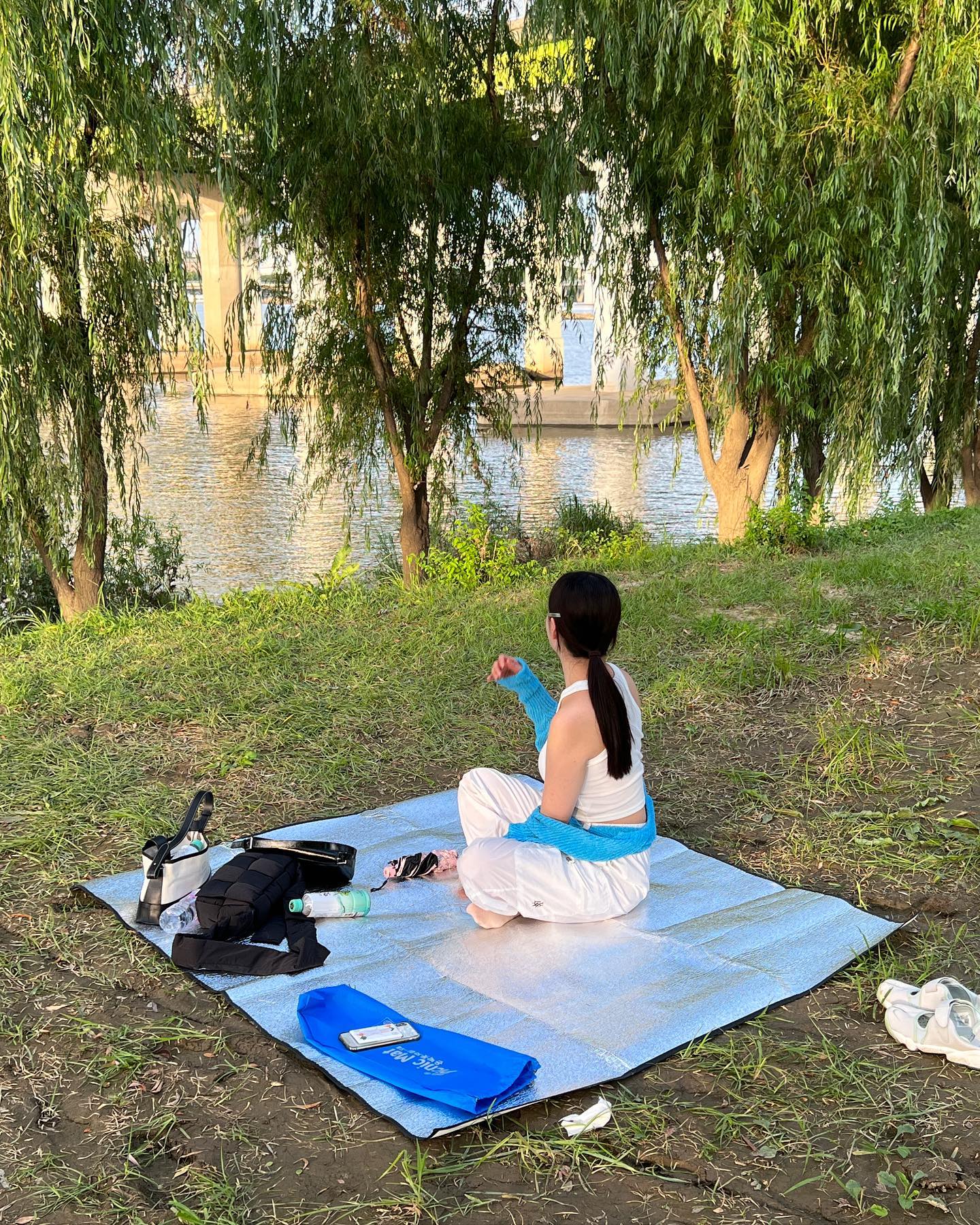 돗자리에 헛개수와 짐이 데굴데굴 굴러다녀도 이건 분명 완벽한 피크닉𐂴