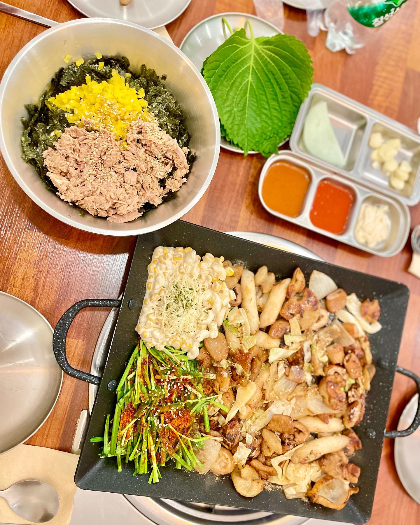 #광고

당일 도축된 신선한 국내산 100프로 생곱창을
마장동에서 직송으로 공수하여 맛볼 수 있는 곳

곱창 막창세트 메뉴도 있고 반반메뉴 곱창전골까지 
가성비 좋고 맛있어서 사랑받는 곳이더라구요

사장님도 친절하시고 배달로도 즐길 수 있는
#맛창꼬

막곱세트 소금맛이랑 참치주먹밥까지 알차게 먹고 왔어요 👍🏻
.
.
#다산막창#다산곱창#다산곱창전골#맛창꼬#맛스타그램#먹스타그램#다산맛집#인스타푸드
