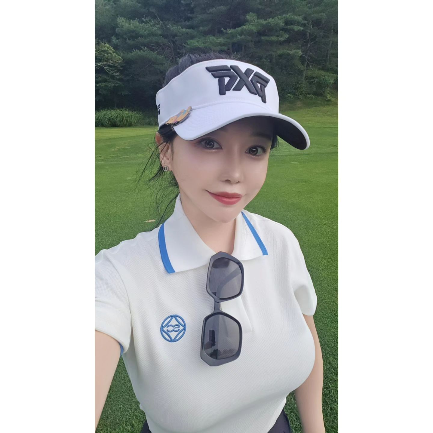 친오빠가 머리올려준날 😆 
필드 나가니까 진짜 재밌당 ㅎㅎㅎ 
처음인데 잘친다고 칭찬해줘서 더그런가 헷 ㅎㅎ 
풍경 보는맛도 있고 정말 매력적인 스포츠 ❤️
필드맛 알아서 큰일이네!? 돈벌자 하핳ㅎㅎㅎ 🤣🤣