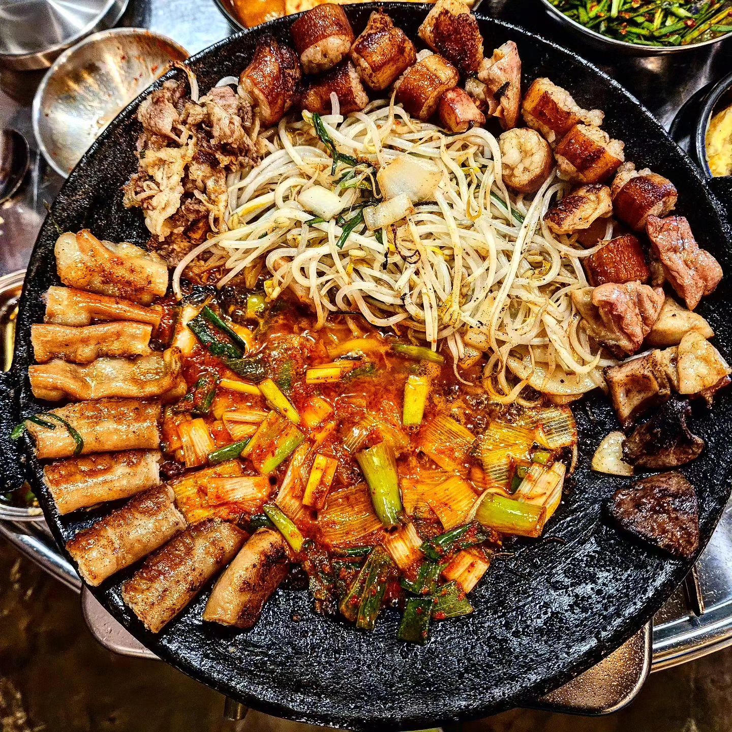 고소한 곱창이 계속 생각나는 곳

📍우산동 곱창촌

🐷광주 우산동 곱창이 맛있는 곱창촌 소개합니다^^ 꿀꿀 🐖 당일 도축한 소곱창만 사용하여 쫄깃쫄깃 고소함이 일품인 곳입니다 꿀꿀 🐖 인원수대로 한우모둠곱창으로 주문하면 직원분이 알아서 곱창 구워주니 먹기만 하면 됩니다 꿀꿀 🐖  고소하고 쫄깃한 맛이 일품이여서 계속 생각나는 맛입니다 꿀꿀

✔️상호 : 곱창촌
✔️주소 : 광주 광산구 풍영철길로 15 1층
✔️전화 : 062-956-9277
✔️영업시간 : 16시 ~ 익일 01시

🥰추천메뉴
한우모듬곱창구이 18,900원

#협찬#광주곱창#광주곱창맛집#광주소곱창#광주소곱창맛집#우산동곱창#우산동곱창맛집