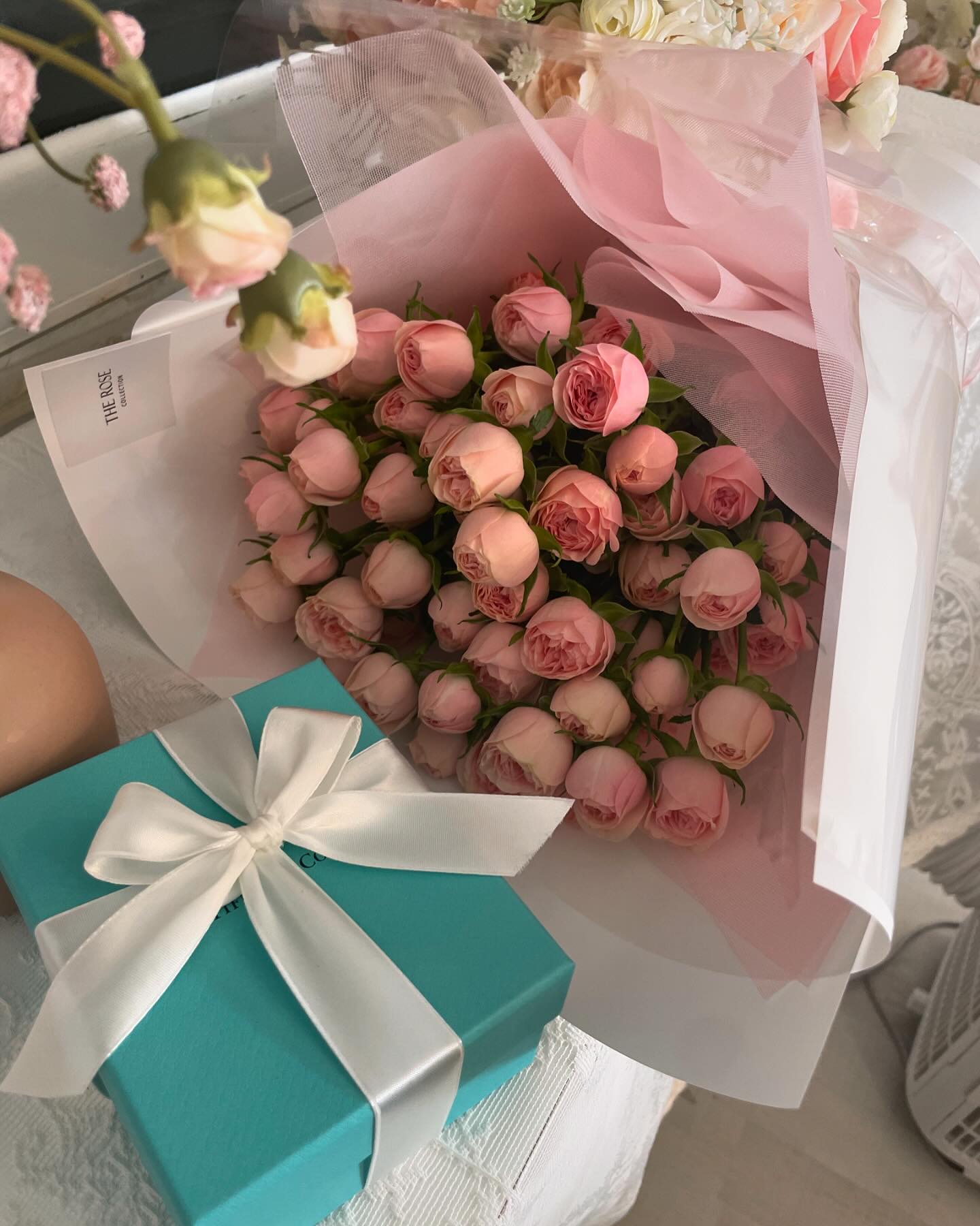 정말 받을줄 몰랐는데..! 
받게된 프로포즈💜 
감동 편지에 눈물 주르륵 .. 
고마워 행복해 사랑해 💜
우리 이맘 변치말고 행복하자 사랑하자💜

direct.wedding

저는  치솟는 인플레이션 속에 가성비를 위해서 
❤️‍🔥다이렉트 웨딩카페❤️‍🔥에서 준비하고 있어요 ! 
다들 준비하실 때 참고하기 좋으세요!
추천인 👏🏻비바루👏🏻넣으시면 
현금화가능한 3만 포인트를
받으실 수 있으세요 💜

  결혼준비는 다이렉트!
❤️‍🔥모두 다같이 0원에 스드메 ❤️‍🔥

#결혼 #준비 #스드메 #다이렉트웨딩 #결혼준비중💑#프로포즈이벤트 #프로포즈꽃다발 #프로포즈선물