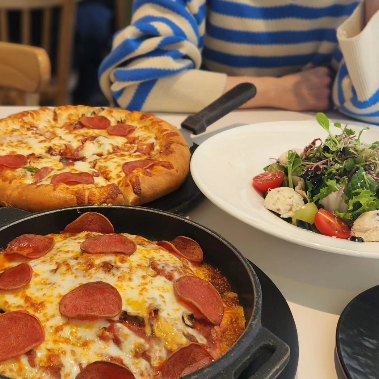 #이재모피자
#서면맛집
#부산맛집

부산의 명물 피자 맛집 이재모 피자 오픈런 성공! 피크 시간에 가면 2시간 이상 기다릴지도!