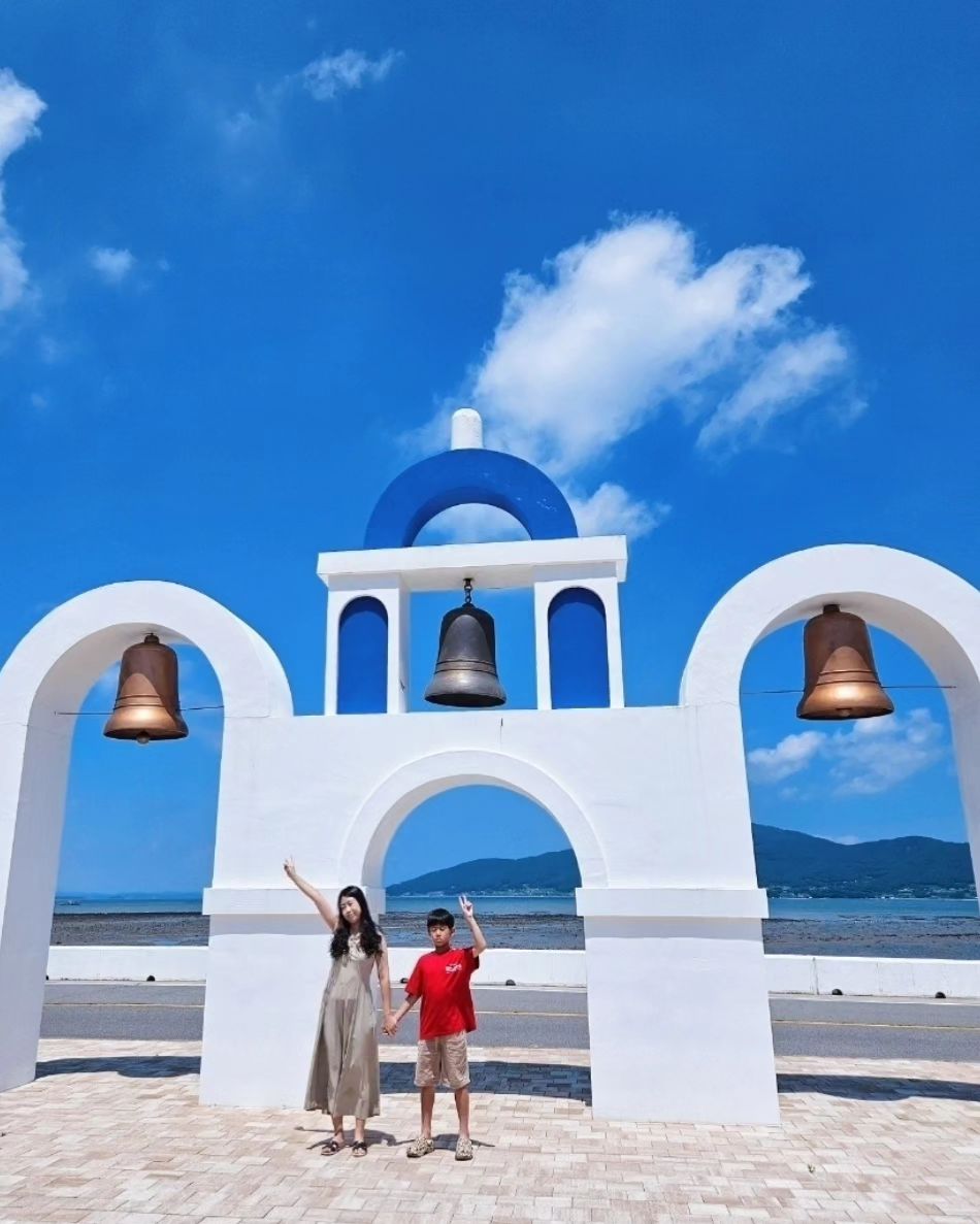 #여행일기 
덥다고 징징 다리아프다고 징징
오늘은 짜증이 많았던 너를 달래서
사진은 남겨야지!
(사진밖에 남는게 없다고..ㅎㅎ)

종일 우릴위해 몇날몇일전부터 여행계획잡고 운전하고.. 짜증한번 안내는 지환애비야 고맙데이🌼

#여름휴가🌴