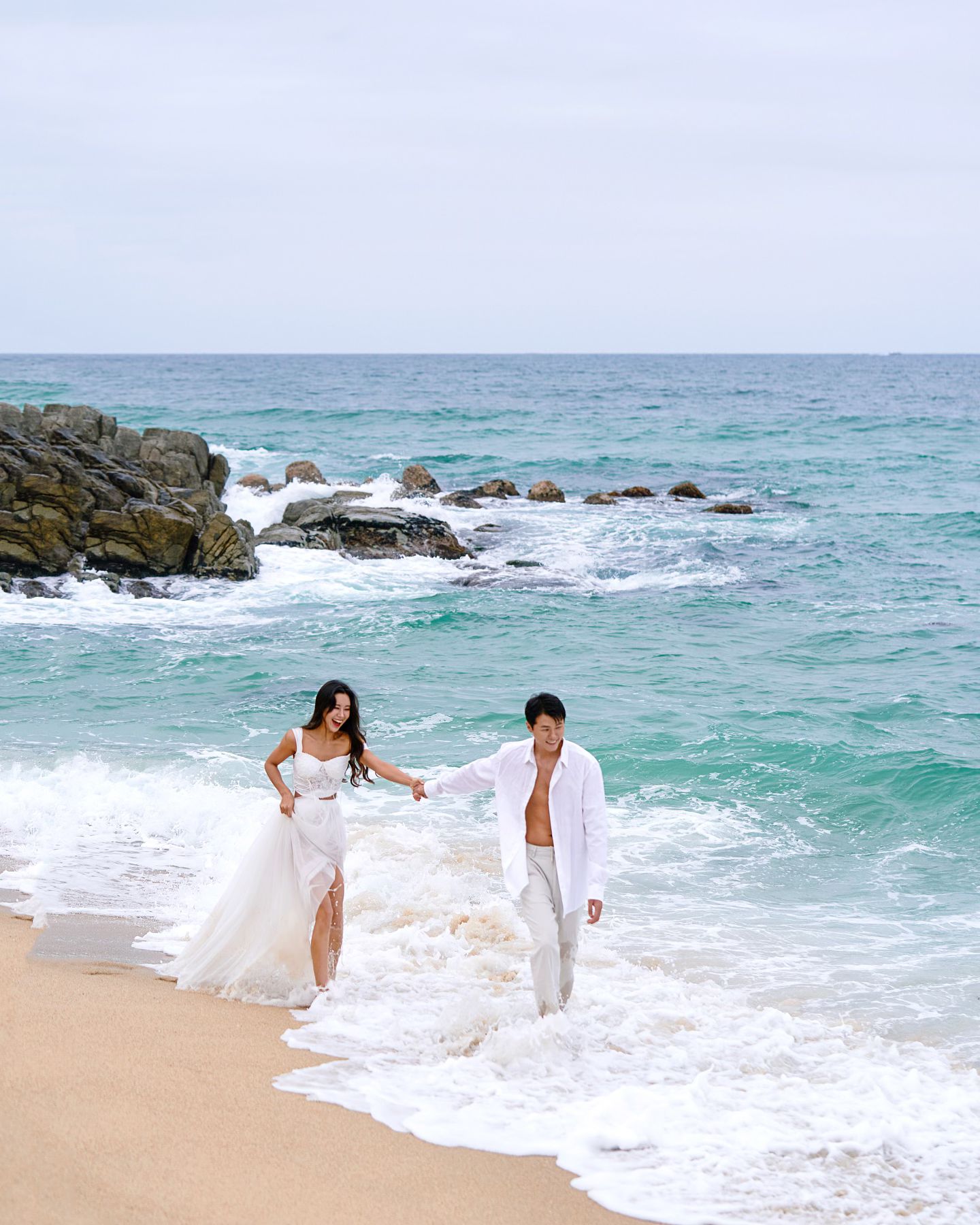 결기 2주년 리마인드 웨딩 바프 💍🤍
매번 다이어트 같이 해줘서 너무 고마워 😘
내남편이 최고다 👍🏽♥️

인생화보 찍어주는 갓 해피니스,,🫧🫧
사랑합니댜 🫶🏾🫶🏾🫶🏾🫶🏾🫶🏾

새벽에 화장하구 강릉까지 하루종일 촬영했는데도
아쥬 말짱한 화장은,, 역시 오브지니 💗💗

lima_body 
ofjini_beauty 

#리마인드웨딩 #야외웨딩 #야외스냅 #야외바디프로필
#울산메이크업 #울산운동