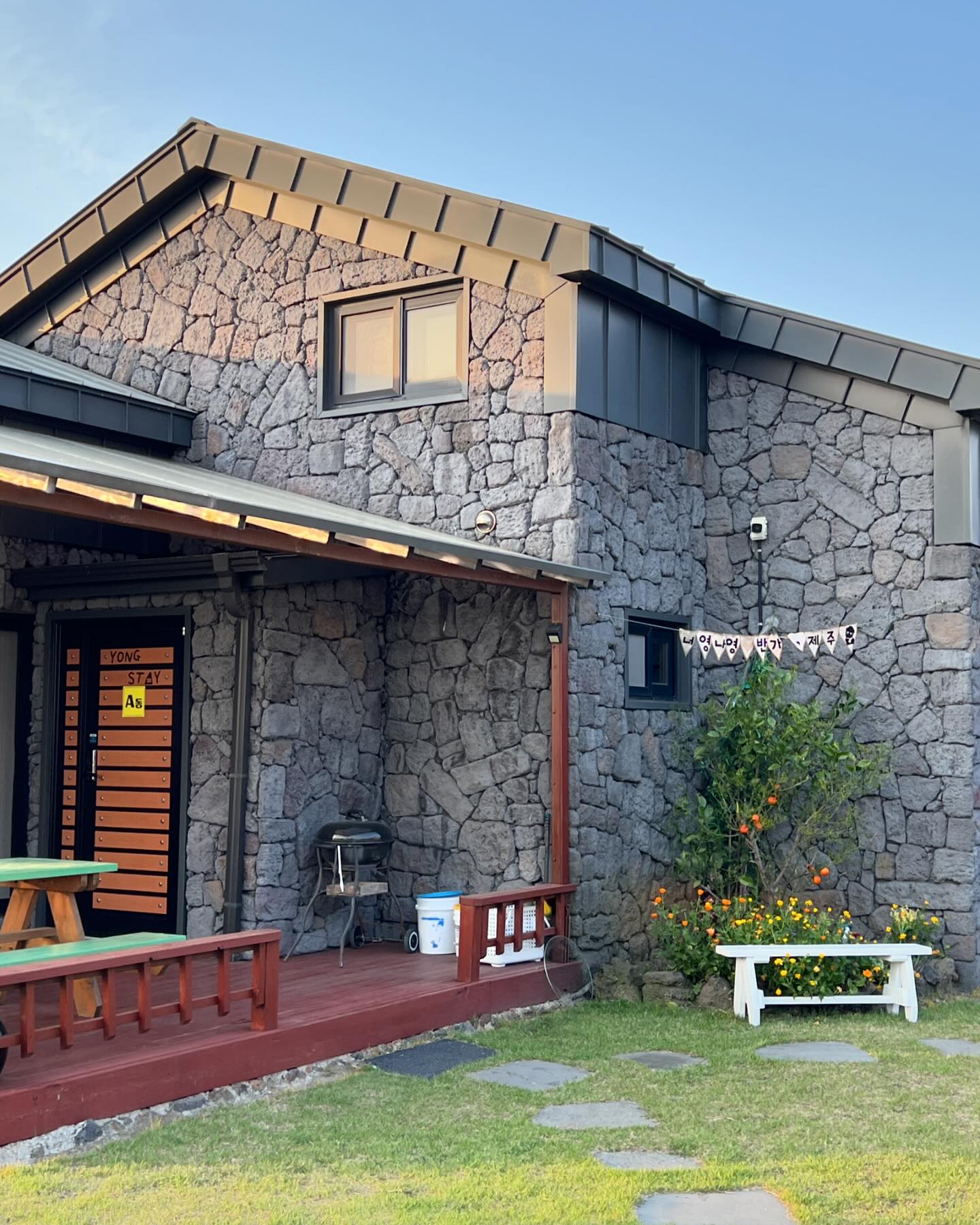 🌅
.
넓고 쾌적하고 바다랑도 가까웠던 제주도 서쪽 숙소 용스테이
가족단위 혹은 여럿이 묵기에도, 아가랑 묵기에도 좋아보였당
.
#제주도여행 #제주도숙소 #제주숙소독채 #제주도독채 #제주서쪽숙소추천 #용스테이 #한림숙소 #금능숙소 #제주여행