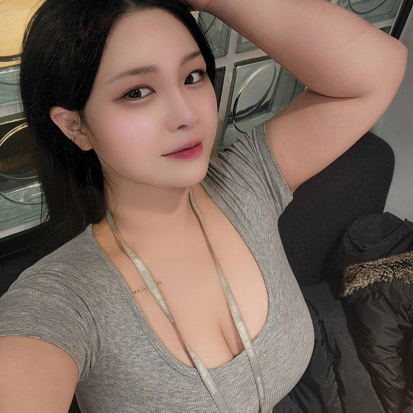 #협찬

뷰티툴 명가 #피카소 에서 파운데이션툴 세트를 출시했어요!
얇고 균일하게 발리는 #시그니처스파출라 와 함께 물에 적셔 사용하면 윤광,
그대로 사용하면 무광매트의 고급스런 피부표현이 가능한 #핑거스펀지 와
좁은 부위에도 세밀한 터치로 무결점 피부를 완성해주는 #마이크로퍼프 까지 한 세트!

3월 한 달 간 #올리브영 에서 할인된 금액으로 만나보실 수 있으니
다들 얼른 3월 올영털이 가자구요~~😎😎😎

#피카소 #피카소스파츌라 #piccasso #피카소스펀지 #피카소x올리브영 #AD