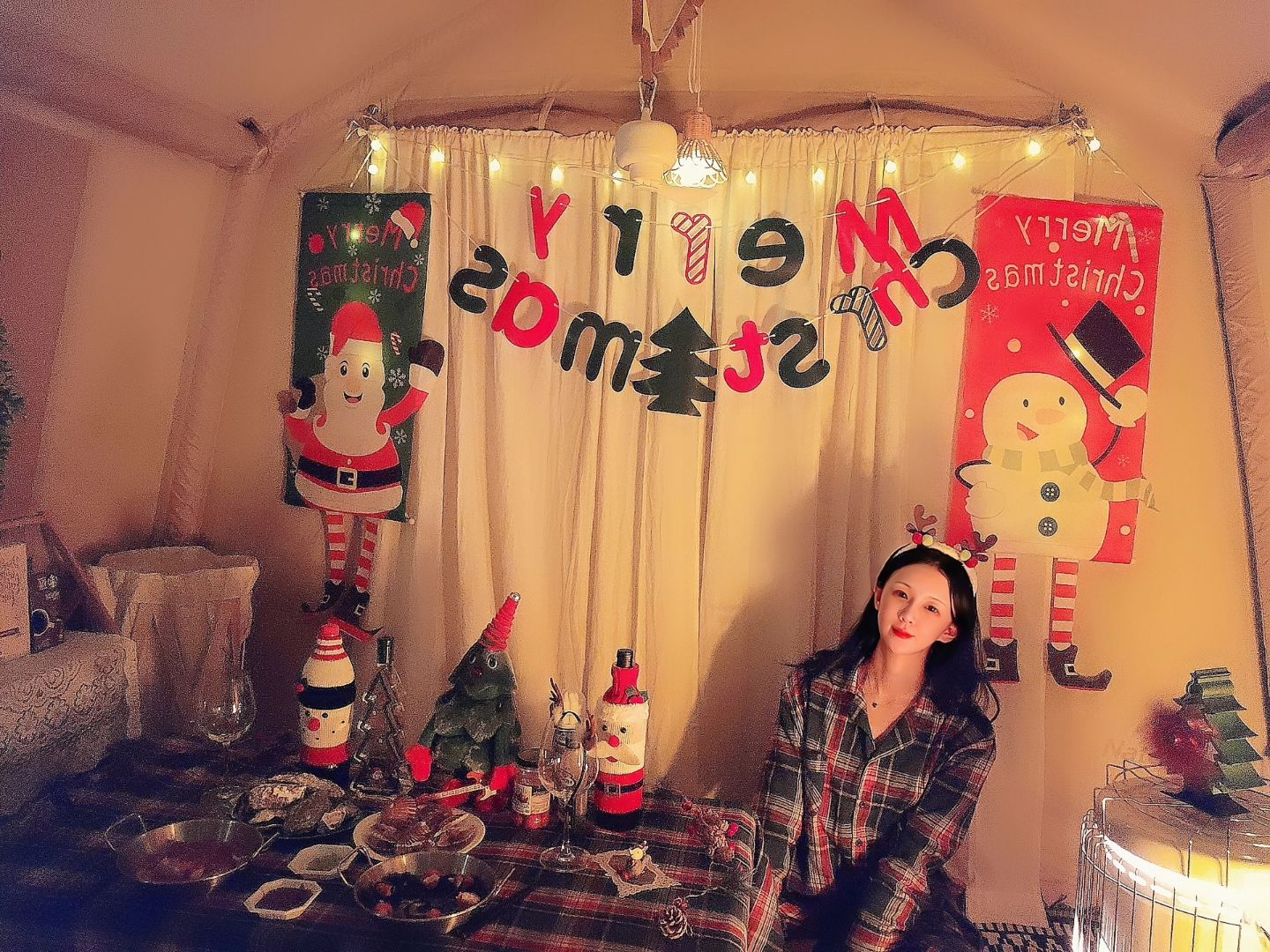 🎄🩷12월23일~25일 2박3일 크리스마스 캠핑🩷🎄
.
🏕텐트를 꾸미는건 힘들지만 
다 꾸며놓으면 뿌듯하고 보람된다🥰
.
.
.
생각해보니 
고생은 원래 사서하는것이 최고죠...🩷👍
.
.
.
올해 마지막 캠핑이 될거같은데
크리스마스에만 꾸며놓기엔 넘아쉬운 셋팅이야..😂
새해엔 또 어떤 셋팅을 해야하지..?!
.
.
#크리스마스캠핑
#텐트꾸미기
#텐꾸
#캠핑 #텐트 #텐들이 #크리스마스 #추억 #holiday 🩷