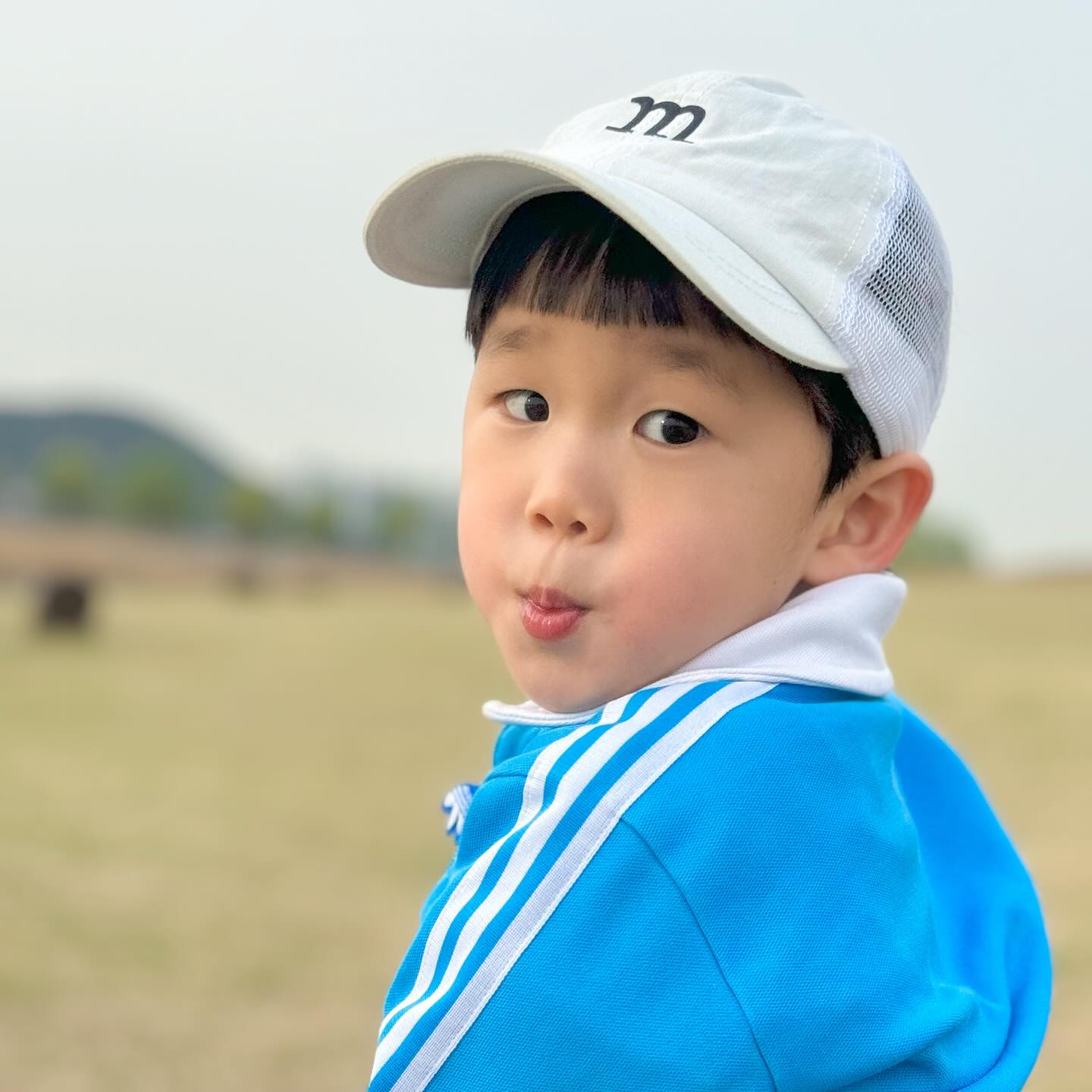 딸만 올리면 울 장손 서운하니까🤣ㅋㅋㅋㅋ
내 보물❤️
말이 늘어서 더귀여운 울아들
착하고 여리고 말잘듣는 울애기
변함없이 늘 사랑해💕
.
#38개월아기 #아들맘 #아들딸맘 
#귀여운내새끼❤️ #아빠와아들