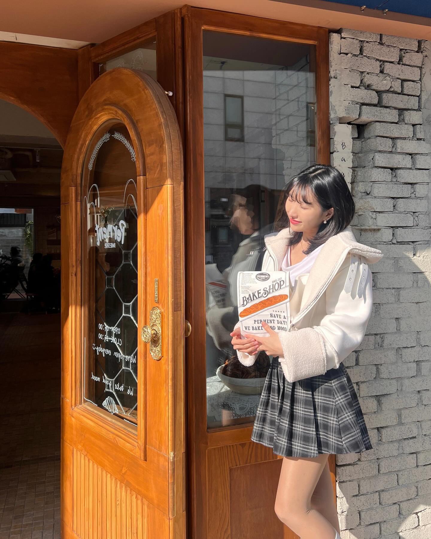 요즘 같이 따뜻할 때 안국 분위기가 최고꙳ ꒰ ö ꒱ ͟͟͞͞♡
예뿐 카페에서 커피랑 빵 먹으면서 
수다 떠는 게 왜케 좋은지..🥯🥐🥪