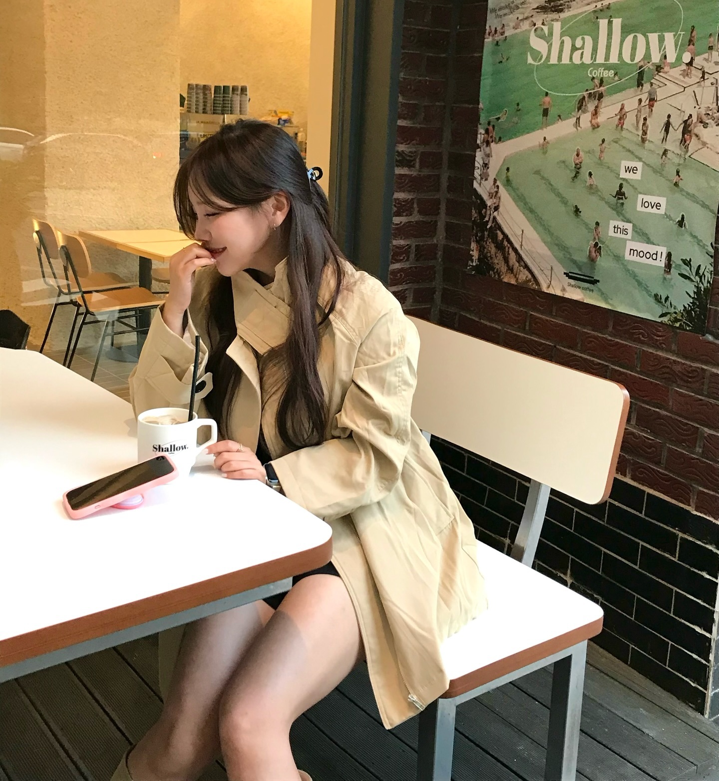 나 옆모습 좋아하는듯