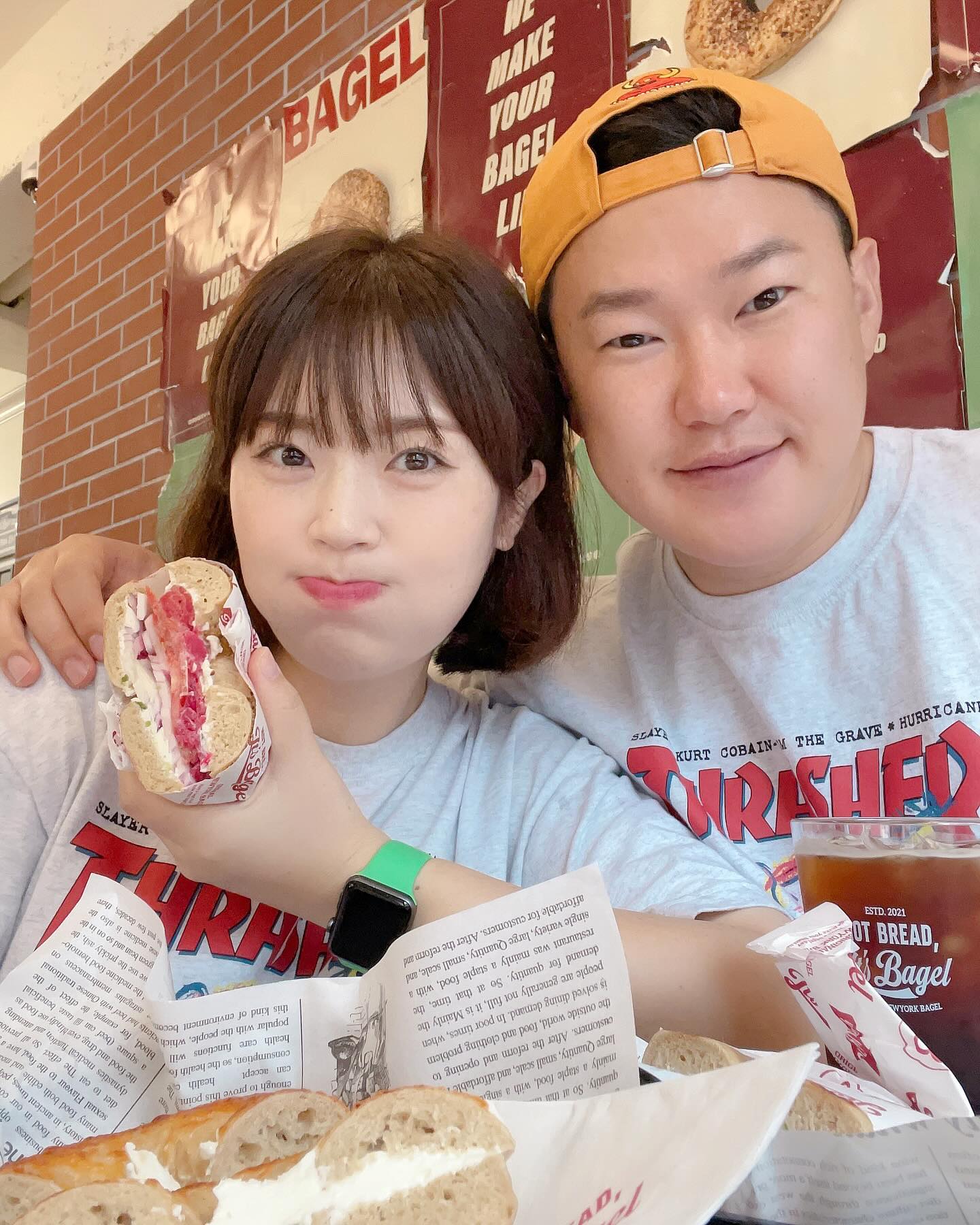 맛있는 베이글집을 찾았다 !!!!!!!!!! 🥯🤎🤍💛 또 먹고싶을지경..😋

#베이글맛집 #청주데이트 #잇츠베이글 #향리단길 #베이글샌드위치