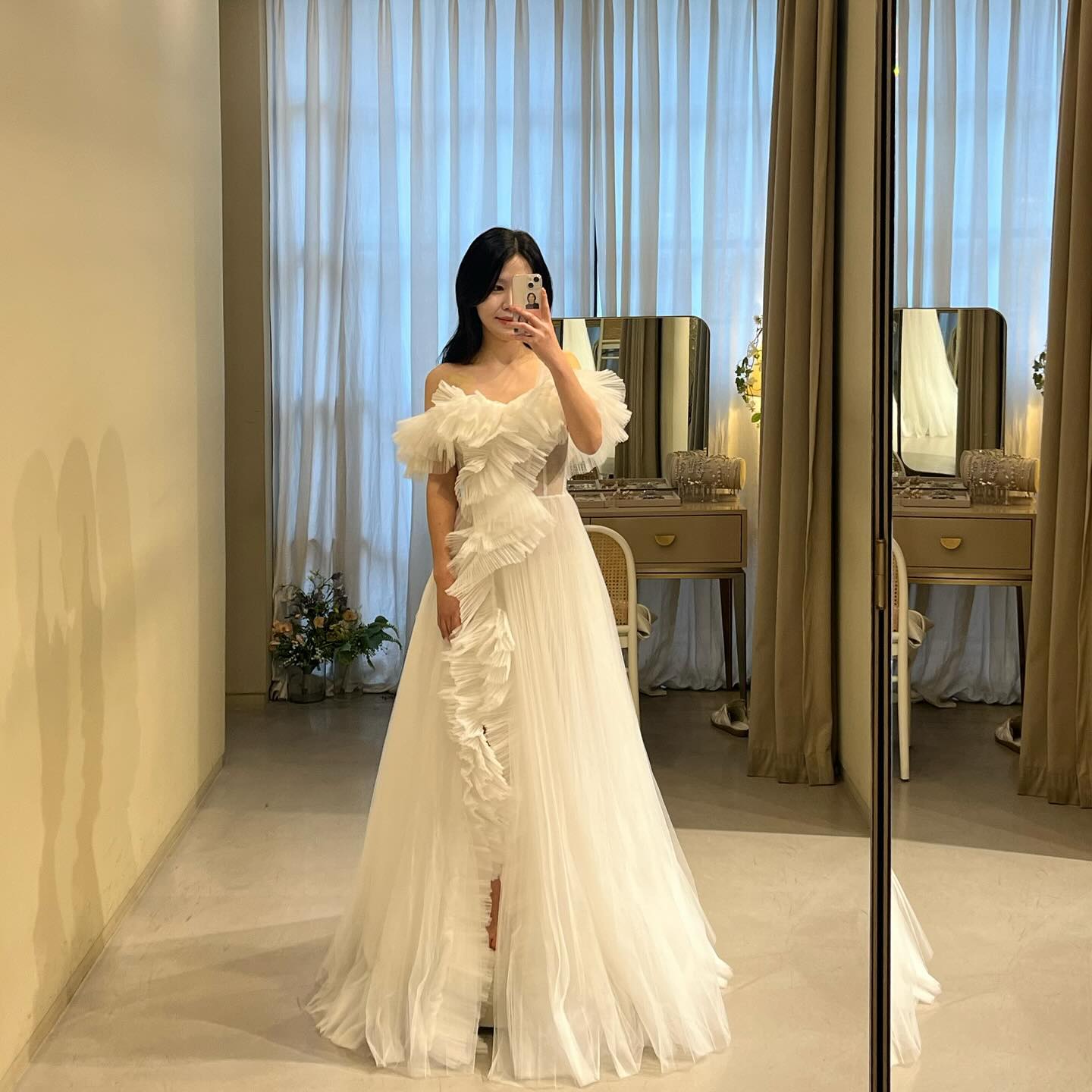눈 천장에 달린 나.. 예쁜 거 좋은 고 다 입어봄 헤헤🤍🫶🏻
웃참하느라 밥오같지만 남겨둬야지😜🎀