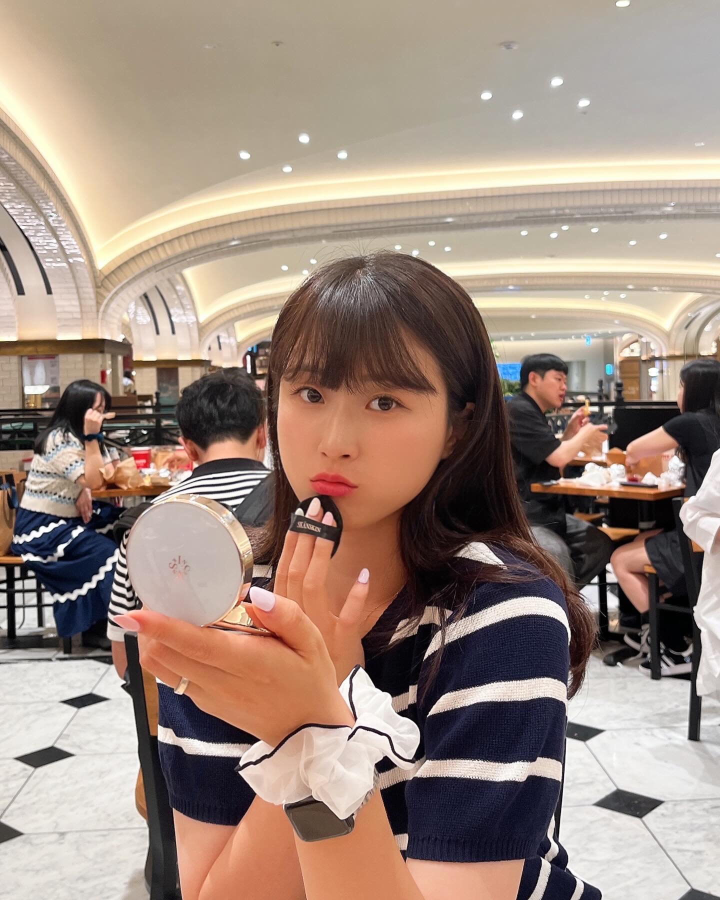 #협찬 #제품제공 #💖 skanskin.official 
별날도 아닌데 
데일리 메이크업 받구 파이브 가이즈 푸파한날🍔

#쿠션에보니타 로 화장하니까 
전혀 무너지지 않구 유지력최고였던🫧 
날이가면 갈수록 이쁘게 찍어주는 내편 sdy101311 
#데일리메이크업 으로 이쁘게 해주신 flor___makeup_ 

#서포터즈 #스칸스킨 #풀커버쿠션 #쿠션추천 #여름쿠션 
#여름 #쿠션 #데일리 #메이크업 #21 #21호 
#자외선차단 #미백 #주름개선 #최고 
#퍼스트제이헤어메이크업 #🫧 #🫶🏻