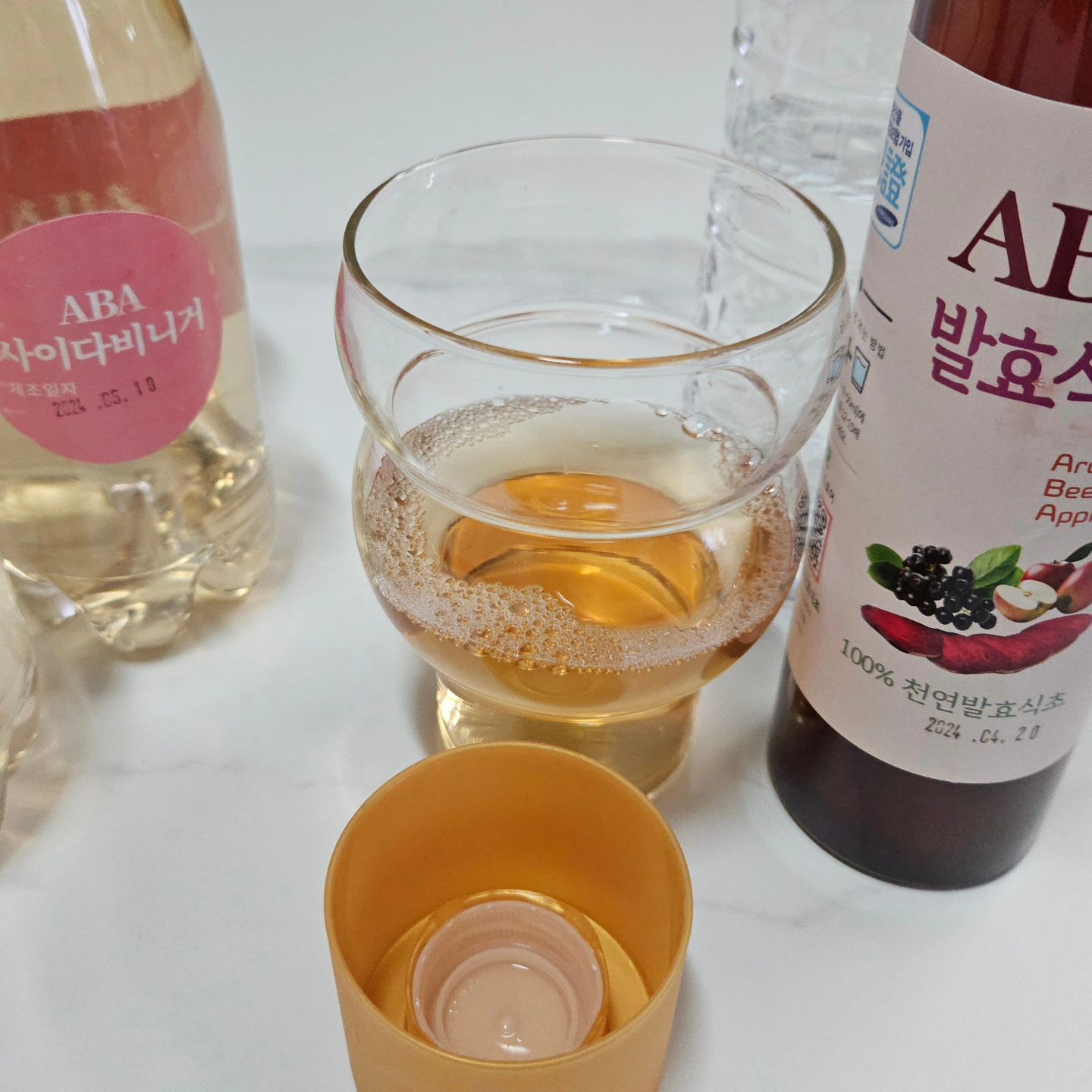 #협찬 
초막을6번띄어 만든 ABA천연발효식초가 사이다 음료수!!!갈증나거나 목이 한번씩 턱턱 막힐때 있는데.. 
그럴때 마시면 너무 개운하게 잘 내려가는것같애_ 
#음료수 #사이다 #디톡스음료 #천연발효식초