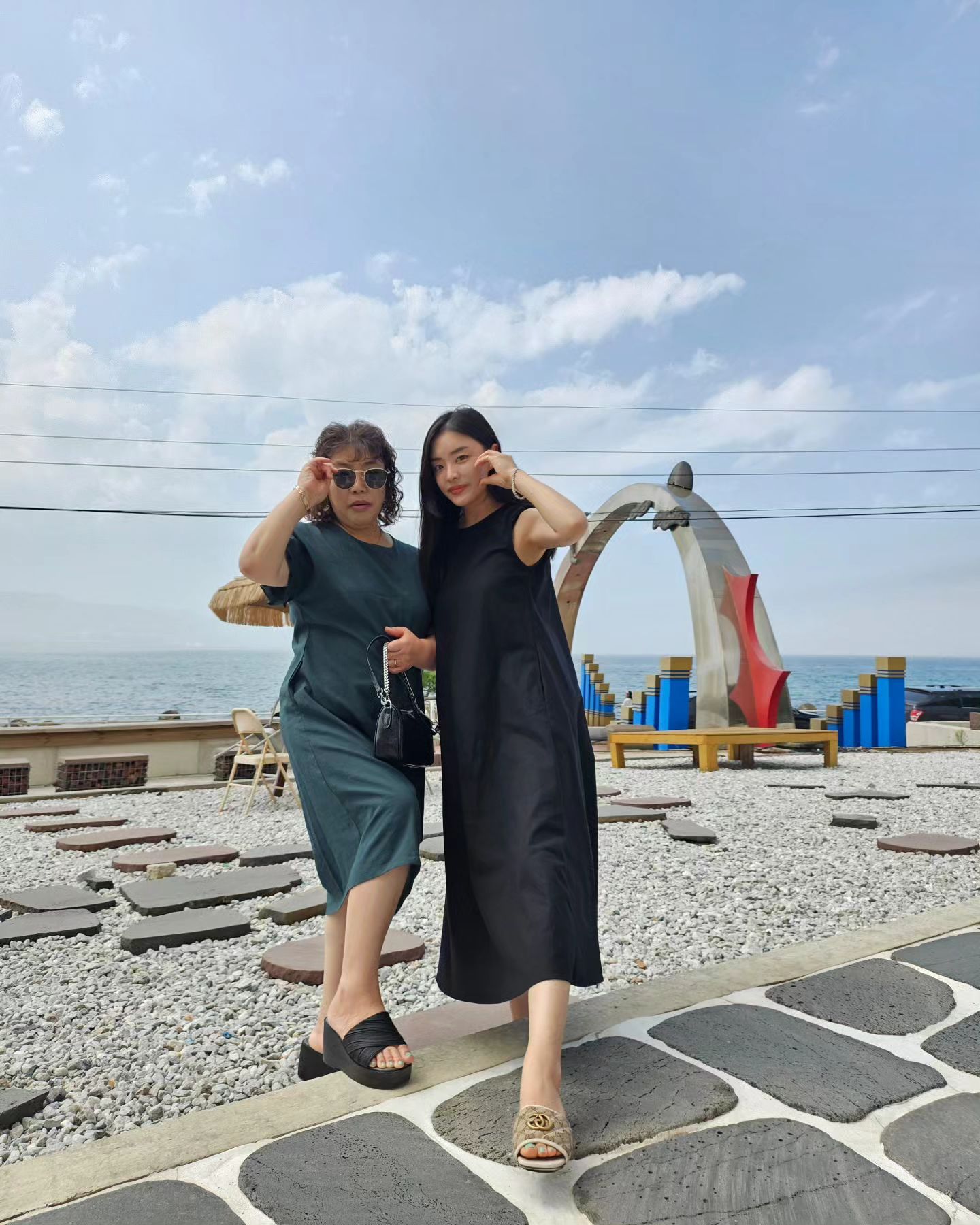 💙
 
옴마랑 데이트💙
볼하트 하라니까 선글빼는 엄마 사랑햐

#instagram#selca#selfie#대구#동해#엄마랑데이트#엄마사랑해#행복하자#아프지🥭