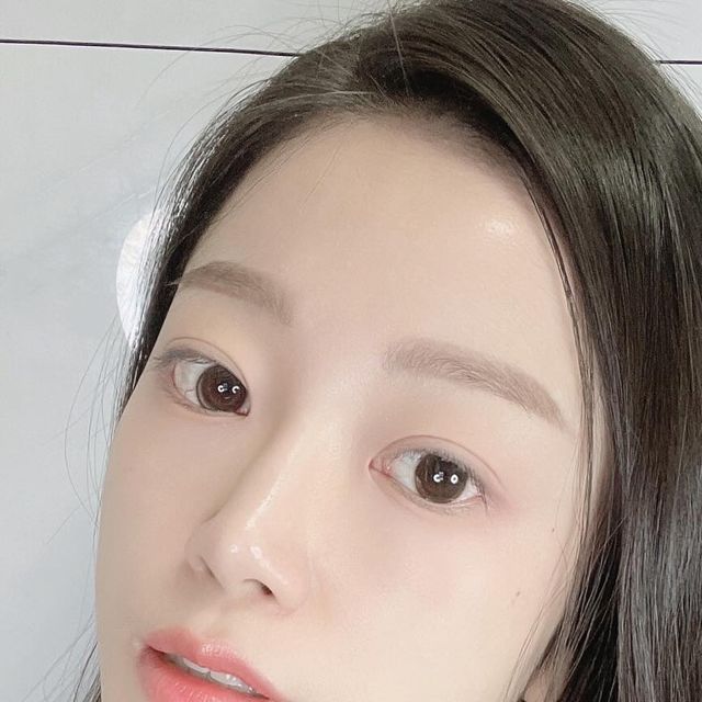 쑤🍑🐳 on Instagram: "#협찬 @mito.on 마이토온 ✨셀 리쥬버네이션 10% 나이아신아마이드 부스팅 앰플 나이아신아마이드 10% 고함량으루 항산화 지대루 유후🧏🏻‍♀️ 인공 향로 인공 색소 놉!