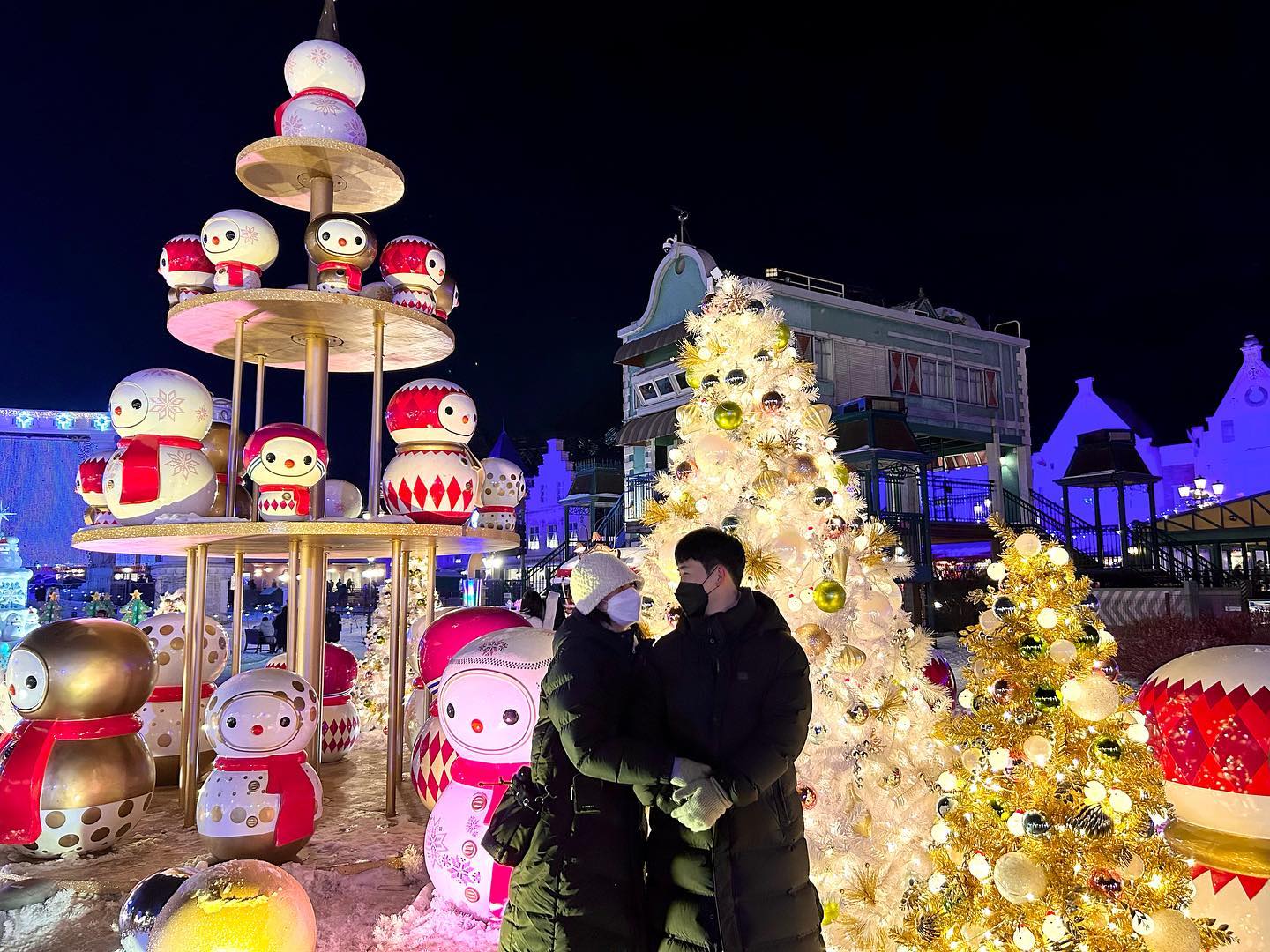 ⠀
⠀
#환상의나라에버랜드 #크리스마스 🎄
불꽃놀이 진짜 최고,,, 넘 황홀했다🥹
산타쿼카 인형 못 산건 아직도 아쉽..............⠀
⠀
⠀