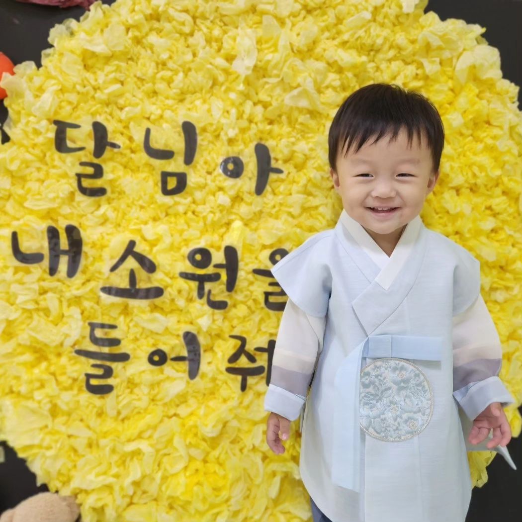#3번째추석

벌써 3번째로 맞이한 추석😊
언제 이만큼이나컸니 울 로거니❤️❤️

#메리추석 #즐거운한가위되세요 
#매일귀여운로건❤️