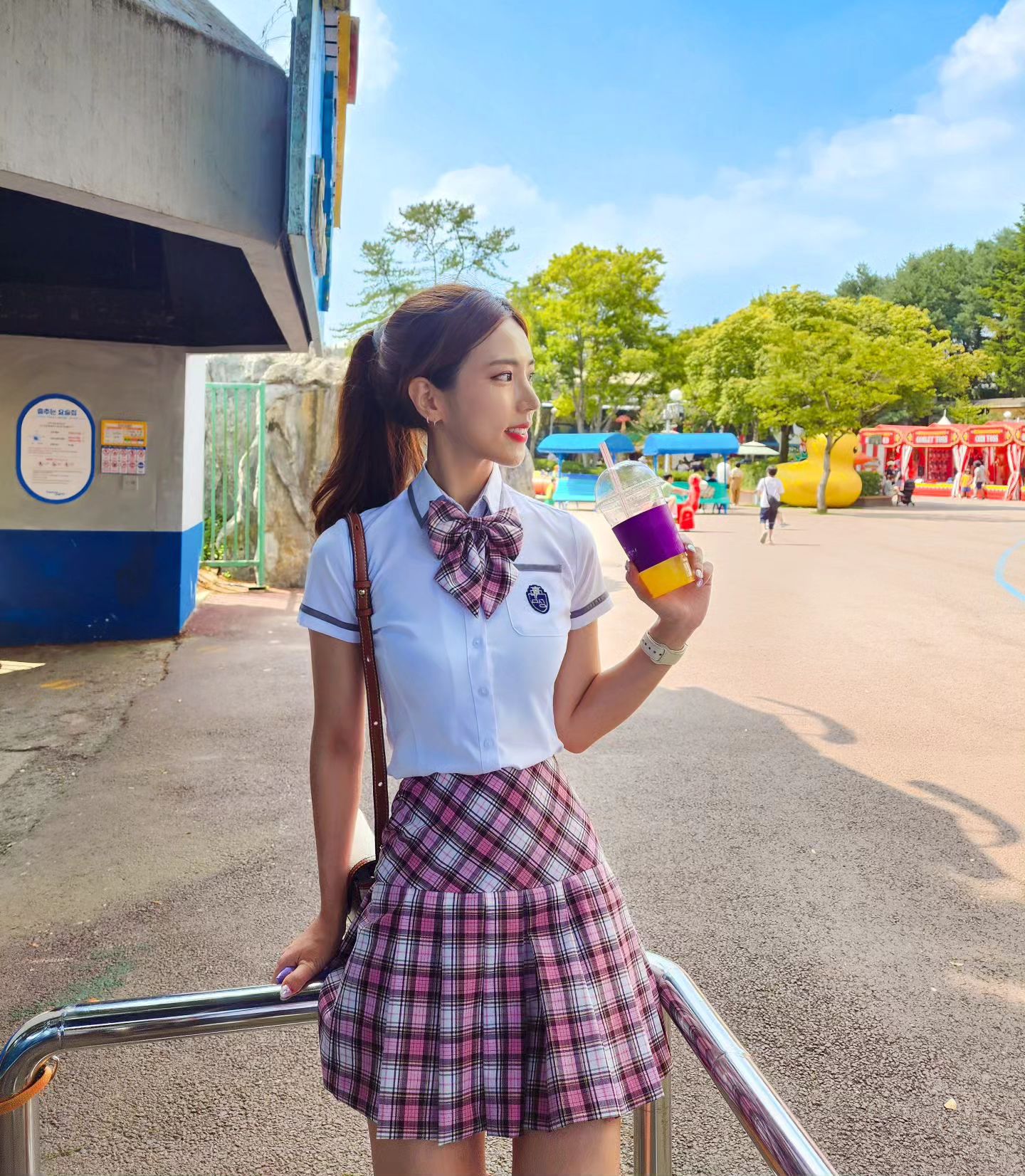 교복은 죄가 없지
너무 예쁘자냥❤

요즘 안좋은 일들이 너~무 겹쳐서 정신없이 지내다가 ㅠㅠ
오랜만에 왔어요!!
저 잘 살아있어용 😘💕