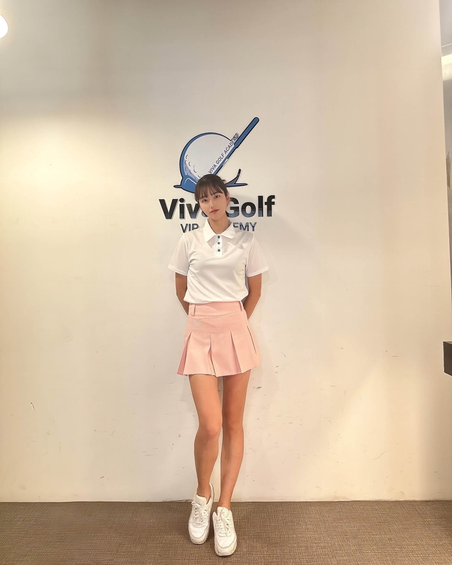 오늘은 핑크핑크💕

✨뒷레터링 주름 골프치마 ✨ ( 여름 골프치마라 시원하고 색감이 너무 이뻐요❣️)

오늘 하루도 지니골프💚

jinygolf.official 
.
.
#golf #golfstagram #golfwear #golfswing #지니골프 #여성골프의류 #골프 #골프스윙 #여성골프웨어 #골프레슨 #골프스타그램 #골프연습장 #골프스윙동영상 #골프연습 #골프프로 #아이언스윙 #비바골프아카데미vip #광주 #서구 #골프레슨 #상무지구골프 #이차윤프로 #차윤tv