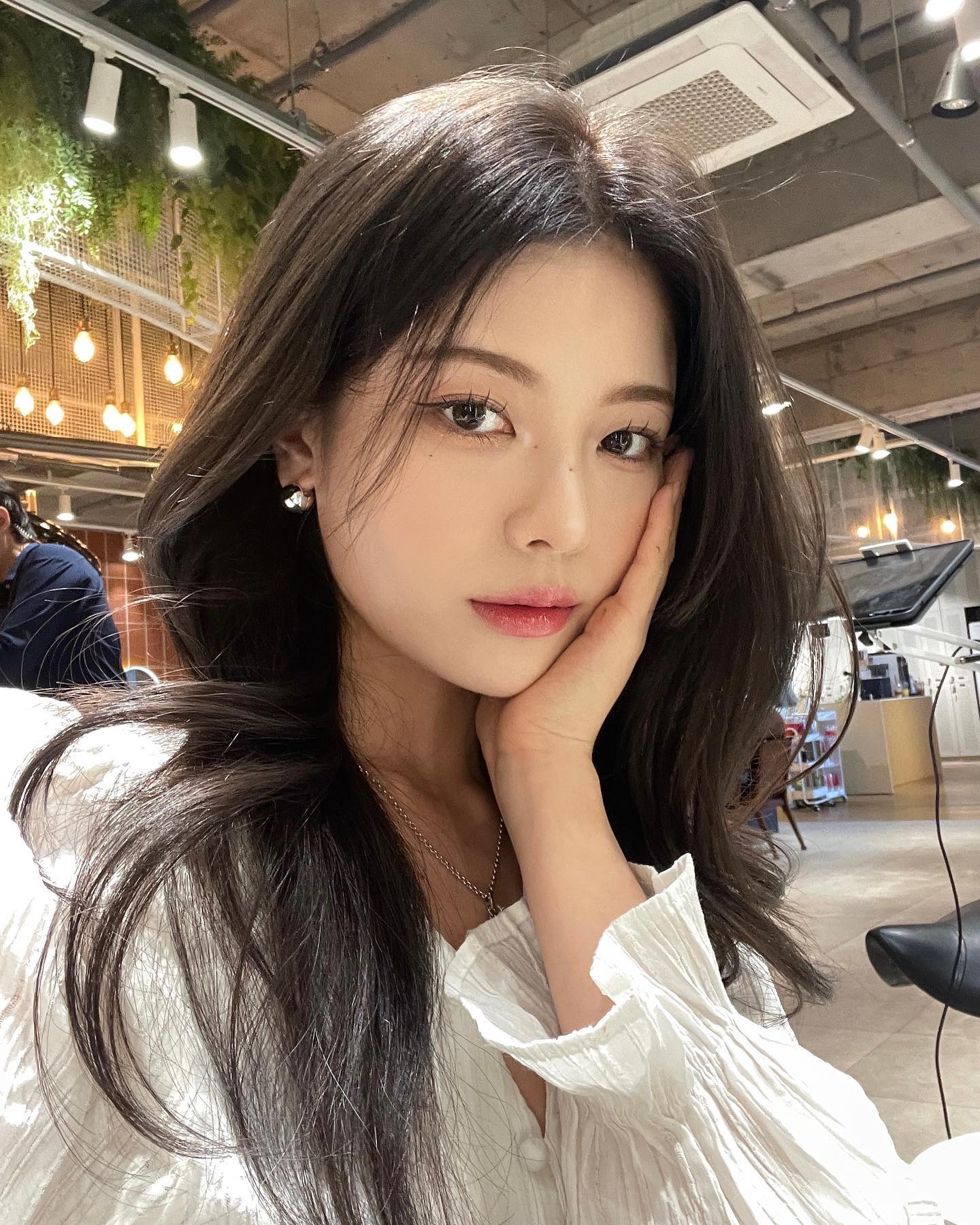 겨울엔 톤다운 🩶
톤다운엔 애쉬그레이 🩶

톤다운도 어울리는 컬러 조합 찾아드려요!
