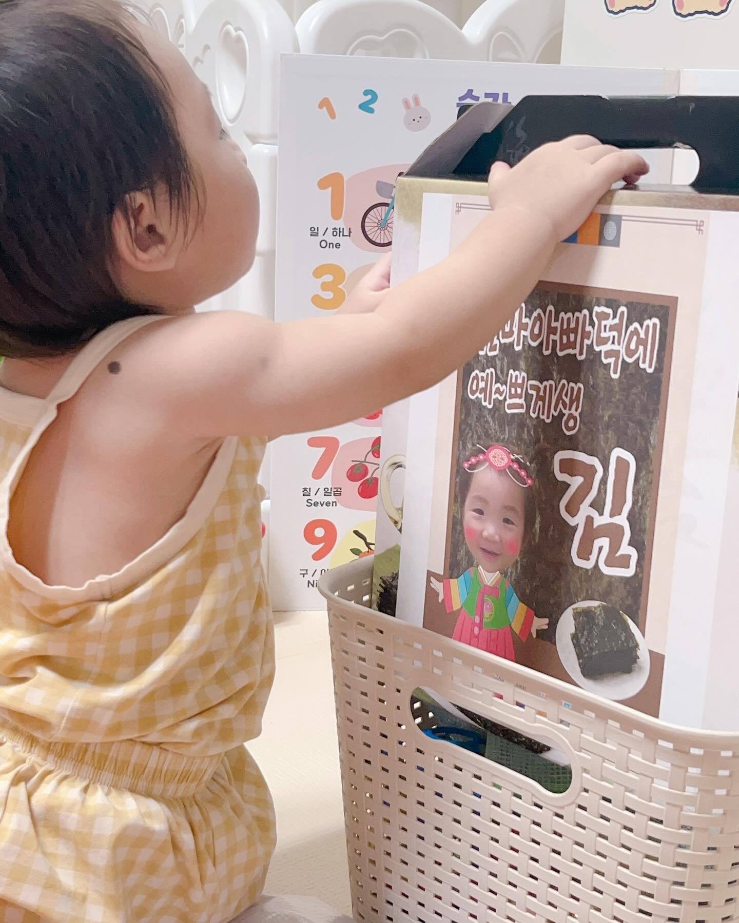 #서아사진❤

추석날 받아 온 떠아 김❤️
귀여워서 상자 못 버리겠음😆

📸 24.09.13 D+348

#10개월아기 #딸스타그램👧🏻
#추석김 #어린이집추석선물