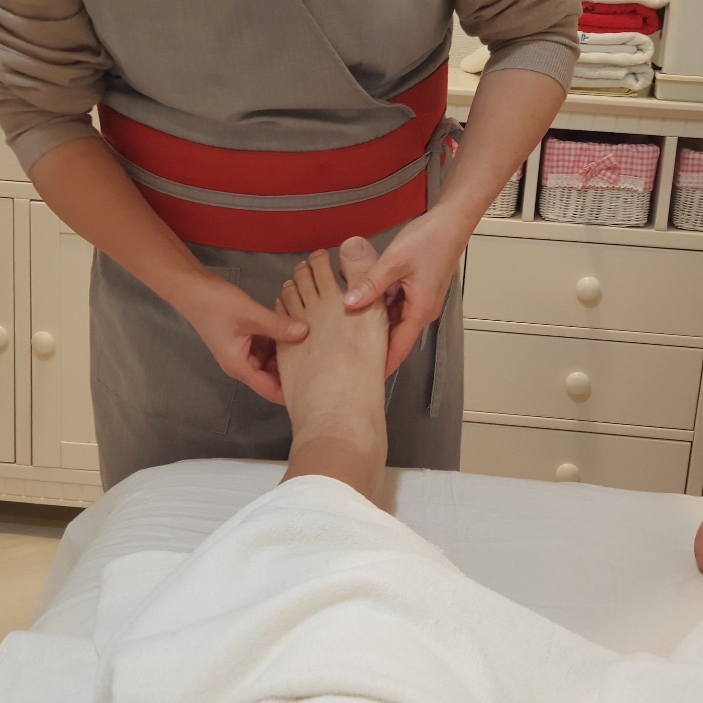 .
지난 번에 이어서 다시 방문한
상인동 오로라에스테틱
원장님 프로페셔널한 마인드부터
특유의 관리솜씨까지 맛깔나는 집이야
특히 아프지않으면서도 관리효과가 좋아서
이번에도 너무 좋더라
다음에 또 방문할 수 밖에 없는 집
.
#오로라에스테틱 #대구달서구피부관리 #달서구피부관리 #대구달서구상인동피부샵 #달서구상인동피부샵 #상인동피부샵 #대구달서구상인동마사지 #달서구마사지 #상인동마사지 #대구상인동마사지 #대구달서구상인동전신관리 #달서구상인동전신관리 #상인동전신관리 #달서구전신관리 #달서구상인동전신마사지 #달서구전신마사지 #상인동전신마사지