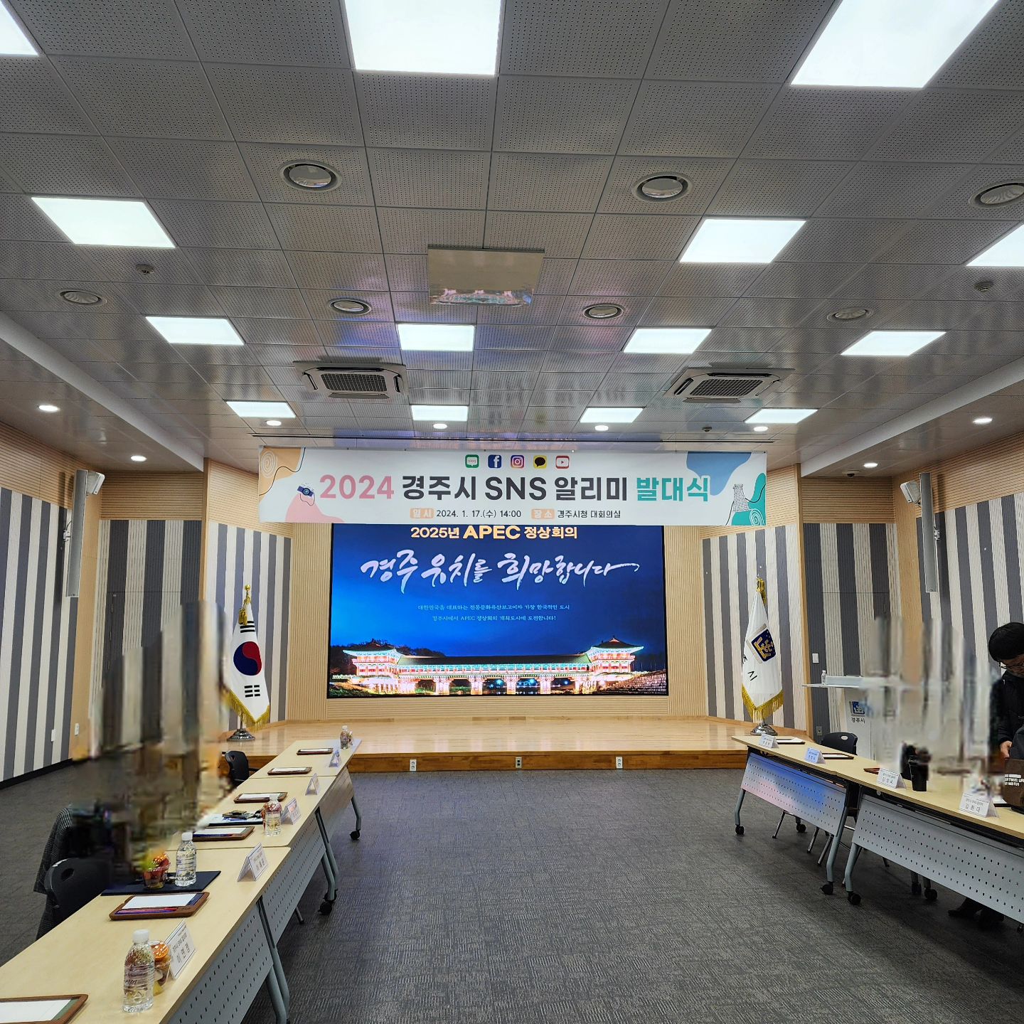 안녕하세요! 여러분 먹방도비입니다.😄
제가 연말에 여러분한테인사를 건네면서
2024년에는 더욱 알차고 많은 컨텐츠로 돌아온다고 예고한것처럼
먹스타뿐만 아니라 다양한 소재로 피드 업로드 준비중입니다.
또한 제가 이번에 좋은 기회로 2024년 14기 경주시 sns알리미로
발탁되어서 제가 살고 있는 경주의 다양한 정보를 알려드릴수 있는
기회가 되었습니다.
경주시의 아름다운 모습뿐만아니라 시정소식,문화행사,경주를 방문하는 관광객 여러분의 핫플레이스 소개를 요목조목 알차게 업로드 할 예정입니다. 😄
본업을 하면서 조금은 느리게 진행 되겠지만 항상 최선을 다해
올해 한해동안은 그 누구보다 빠르게 피드를 업로드 하여
자주 만날수 있도록 하겠습니다!❤️
많은 관심 부탁드립니다 🙏

https://naver.me/xZGl1W7i

#경주시#경주황리단길#경주sns알리미 #sns알리미 #경주홍보 #2025apec경주 #apec경주 #경주소식전하기
⠀