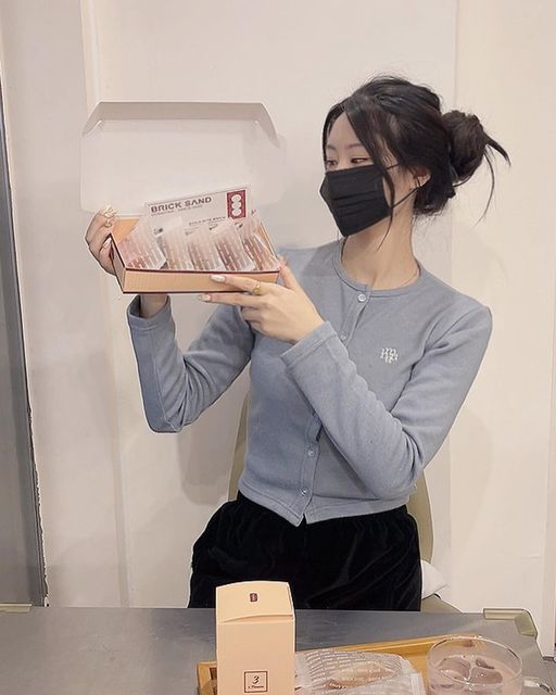 결 on Instagram: "#협찬 분위기 좋고 디저트 맛집인 브릭샌드 🫶🏻 @happybricksand 브릭샌드 본점에 다녀왔어요 ㅎㅎ 동탄 갈일있음 꼭 들리는 카페,, 휘낭시에 포장해서 모닝커피랑 같이 먹고 식