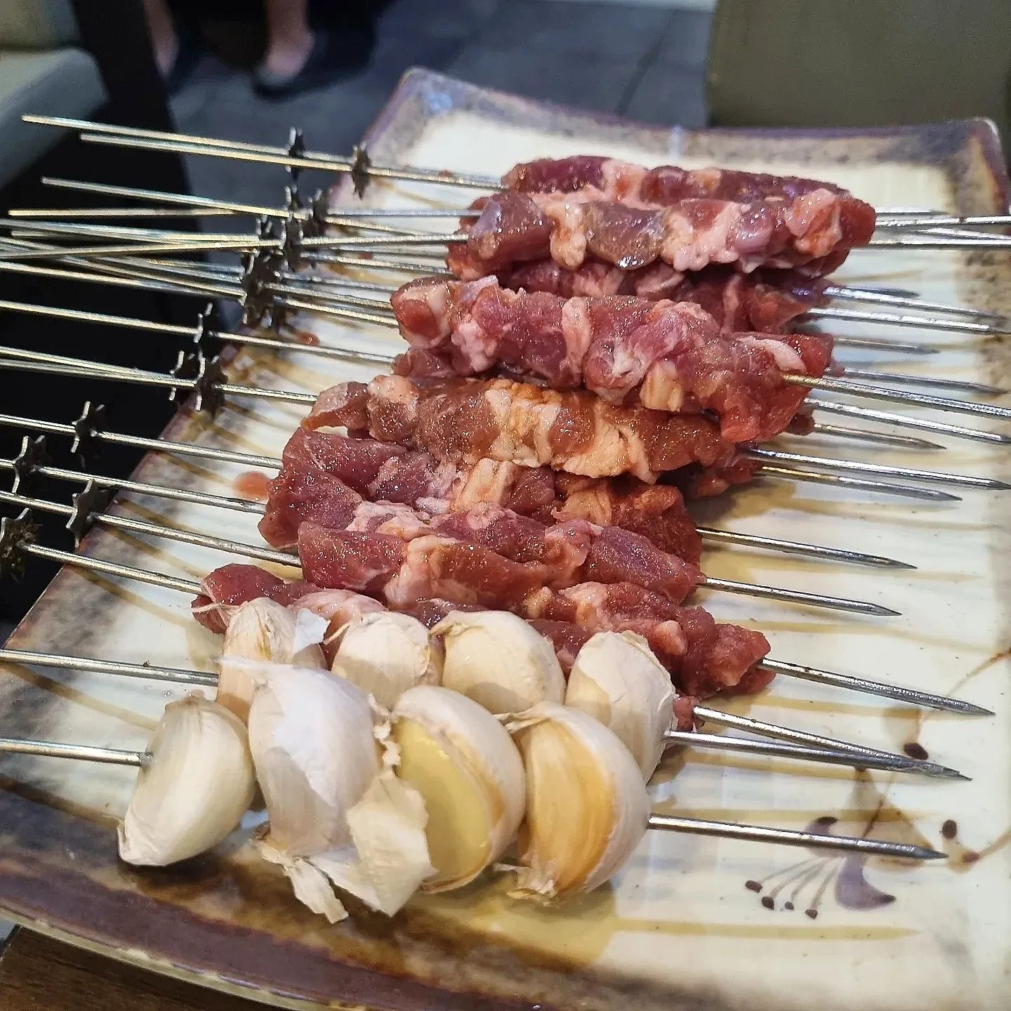 🎣
🎣오늘의 미끼🎣
#무지개 양꼬치

🍽무지개 양꼬치🍽

원조양꼬치 (2인)  20,000원
꿔바로우  15,000원 

🥢헬스장 가는길에 눈여겨본 양꼬치집! 

🥢잡내없는 양꼬치로 이미 맛집으로 소문나있었엉영!

🥢밑반찬으로 숙주볶음이 나와요! 

🥢 소스가 묽어 자극적이지 않은 꿔바로우도 추천!