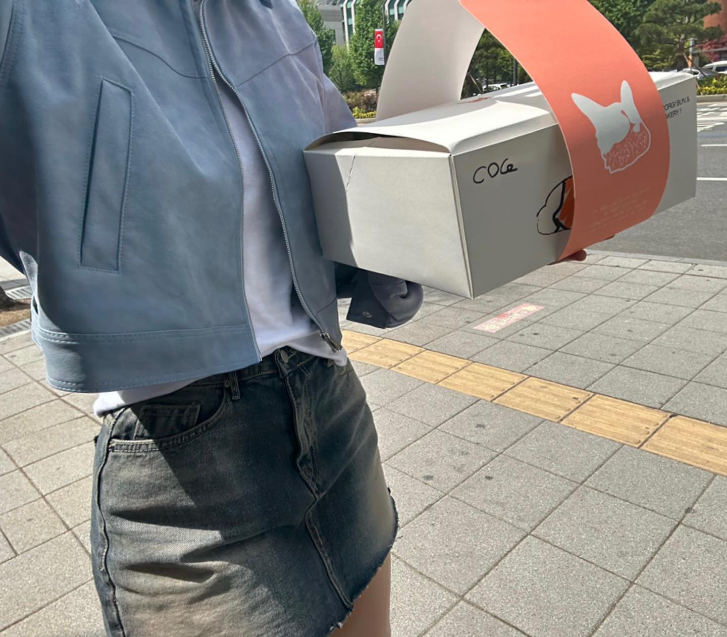 요즘 눈떠도 코그 😀
감아도 코그 😌
(곧 실눈뜨고 다닐..)

5월 서울숲 코그네집 🛖
오픈일정으로 또 정신없이
왔다리 갔다리
능력치 만땅인 각 든든한 팀들 덕분에 
롯데팝업 중에도 쉴틈없이 달랴버리는중 🏃🏻🏃🏻🏃🏻👍🏻

제 보답은 여러분들이 힘써주신
모든 부분들이 더 많은 분들게
보여질 수 있도록 잘 만들어 볼게요!

코둥이들 ㅎㅇㅌ! 🦊🤎
l0ve.dana 최고야!🦊🤎