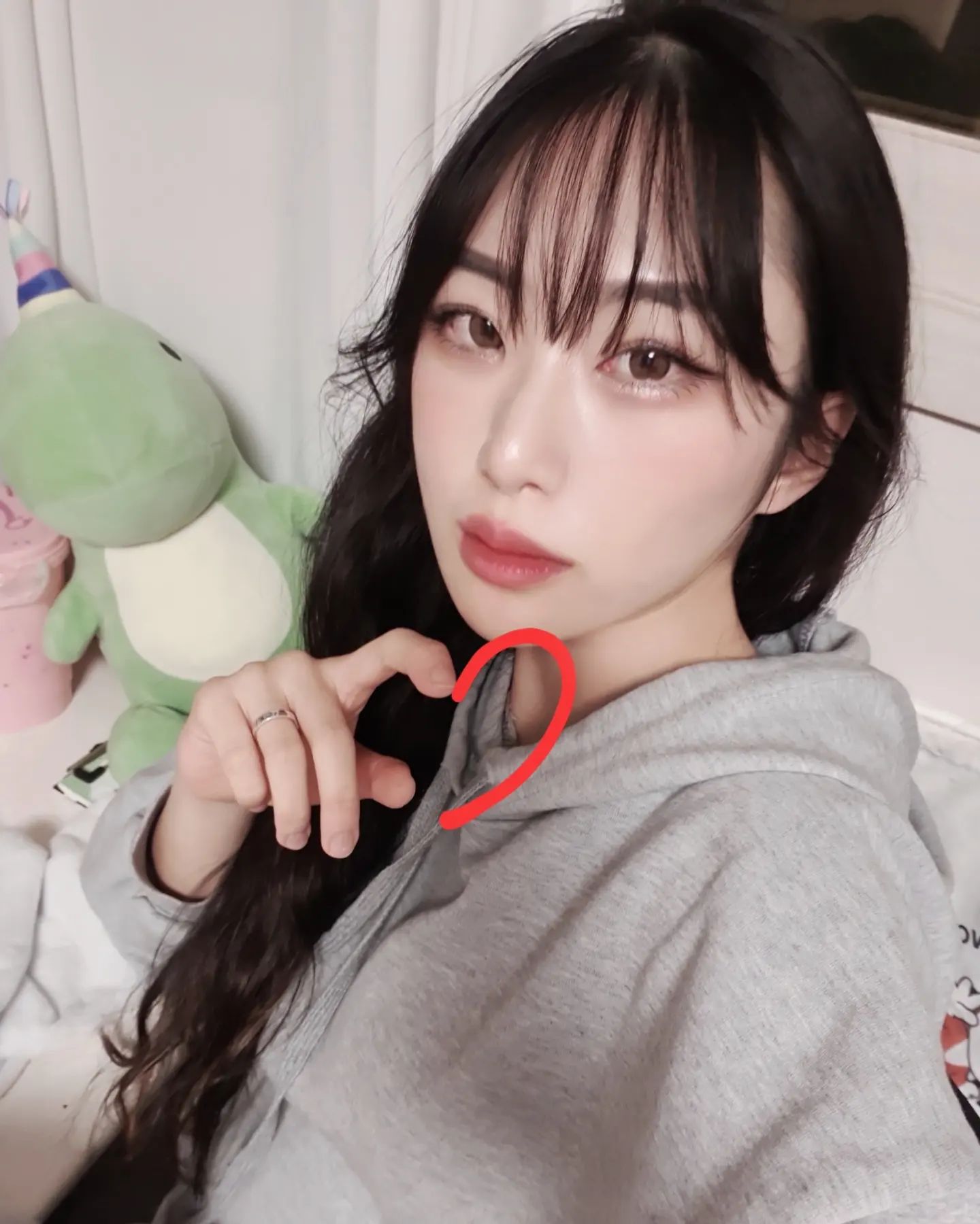 셀카보고 욕할까봐 서비스 넣어둘게^^...
알럽븅💖💘💗
그리고 켄시형 레이디 들으셈 백번 들으셈